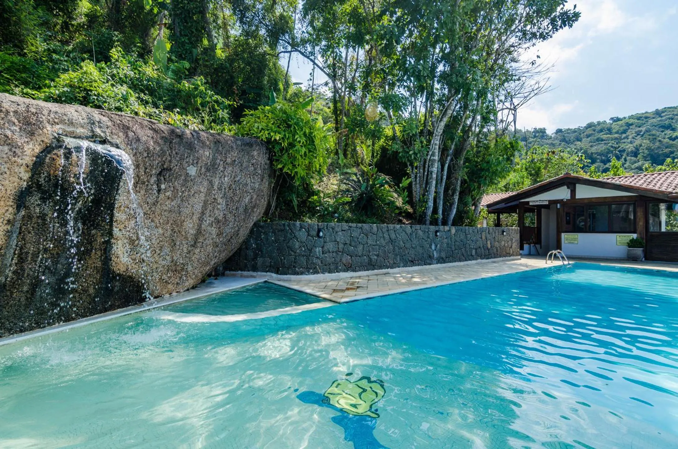 Swimming pool in Hotel Coquille