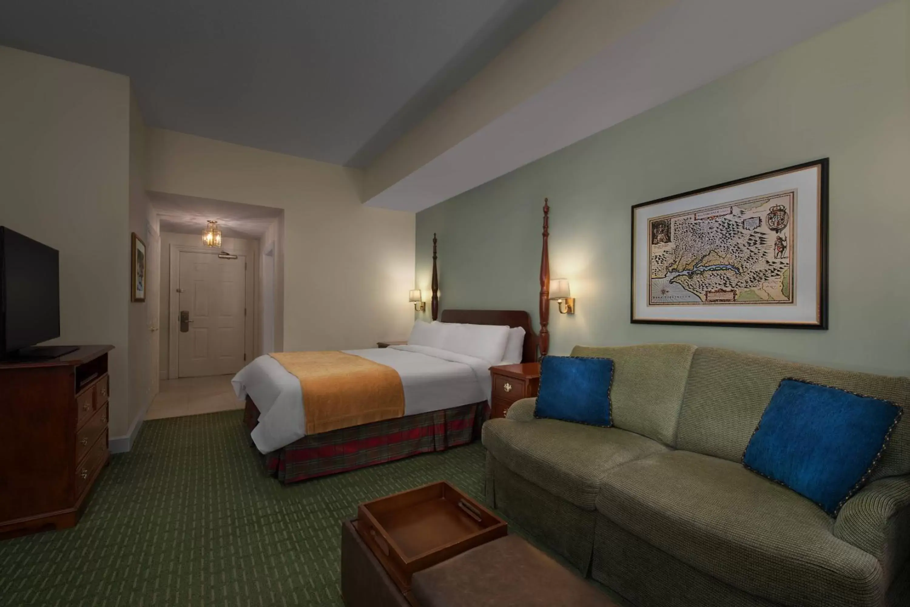 Photo of the whole room, Bed in Marriott's Manor Club at Ford's Colony