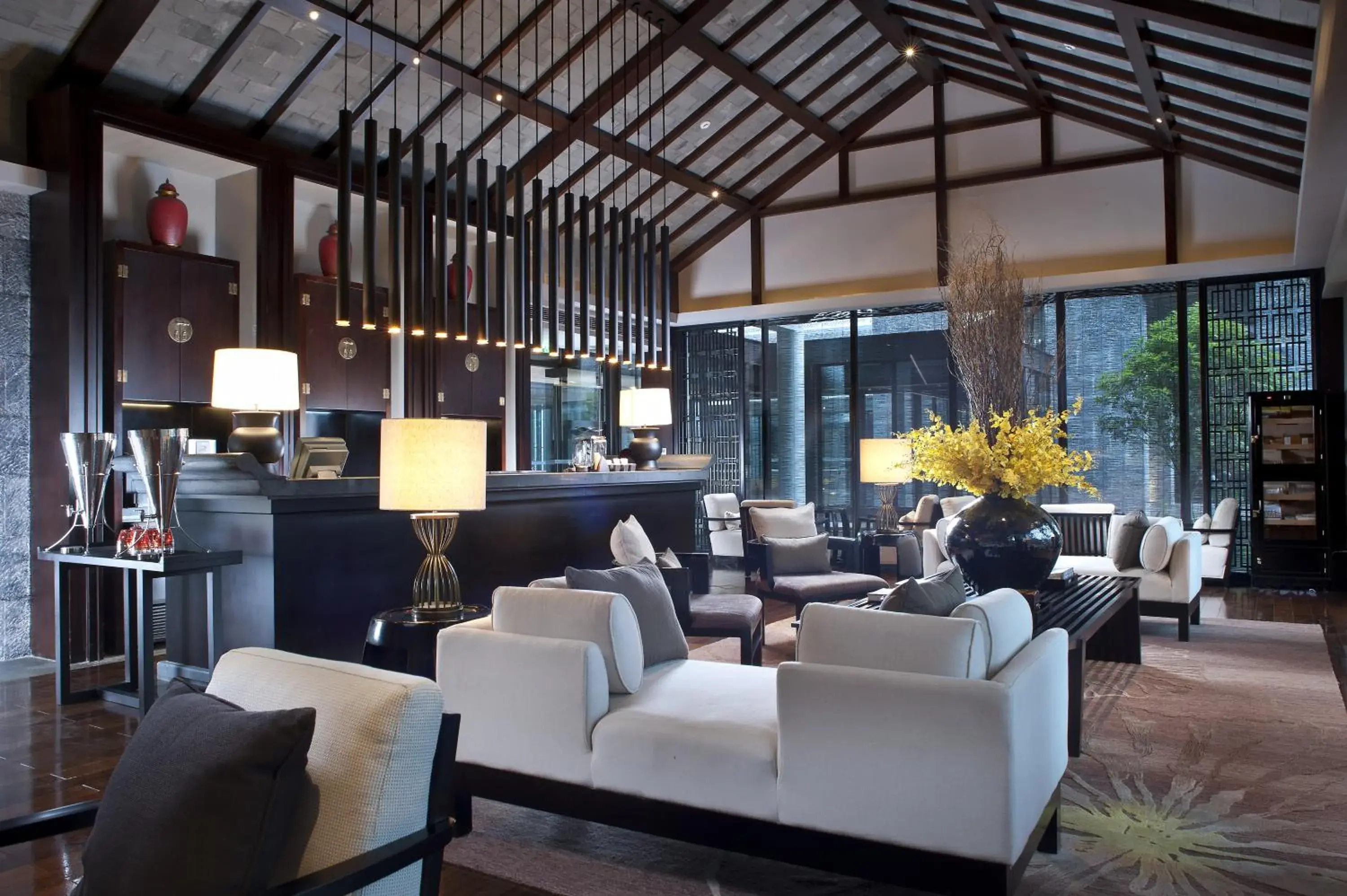 Lounge or bar in Pullman Lijiang Resort & Spa