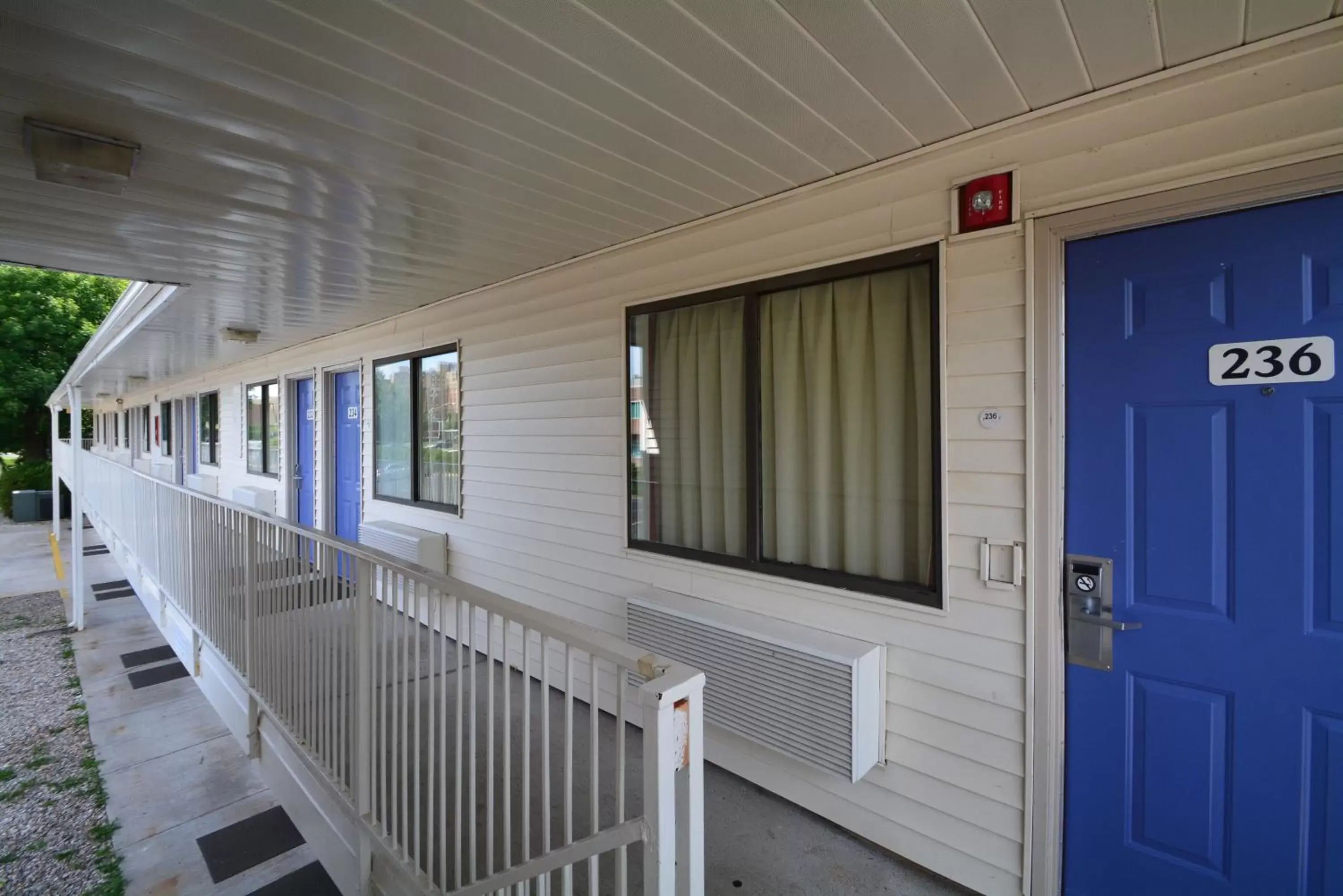 Property building in Motel 6-Wethersfield, CT - Hartford