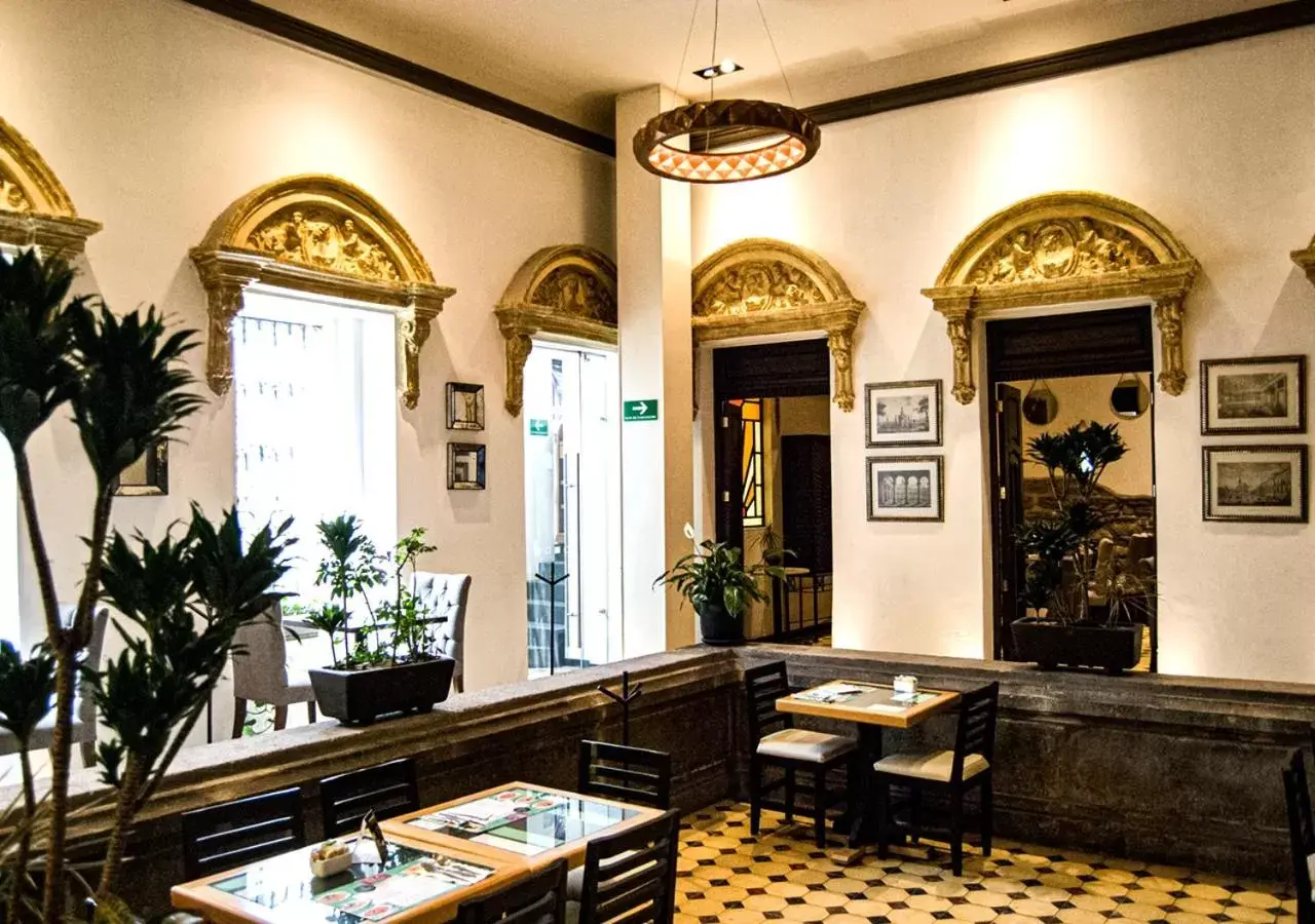 Restaurant/places to eat in Ikonik Hotel Puebla