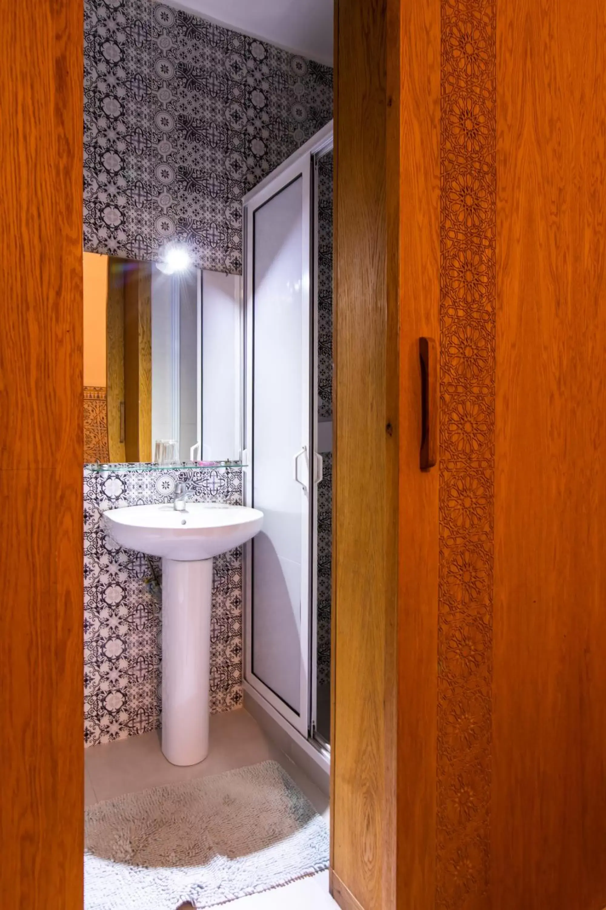 Bathroom in Hotel Toulousain