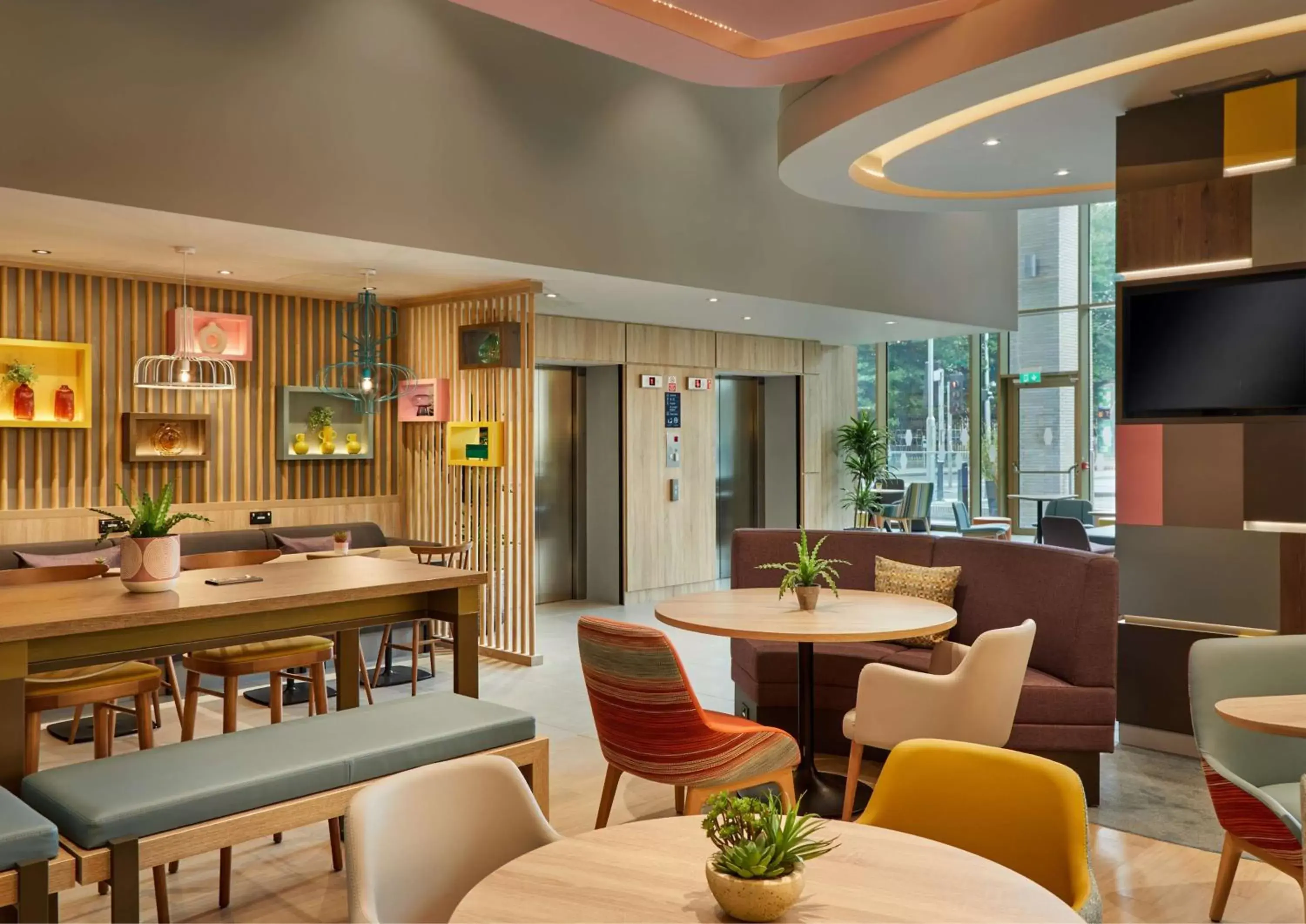 Lobby or reception, Lounge/Bar in Hampton By Hilton Dublin City Centre