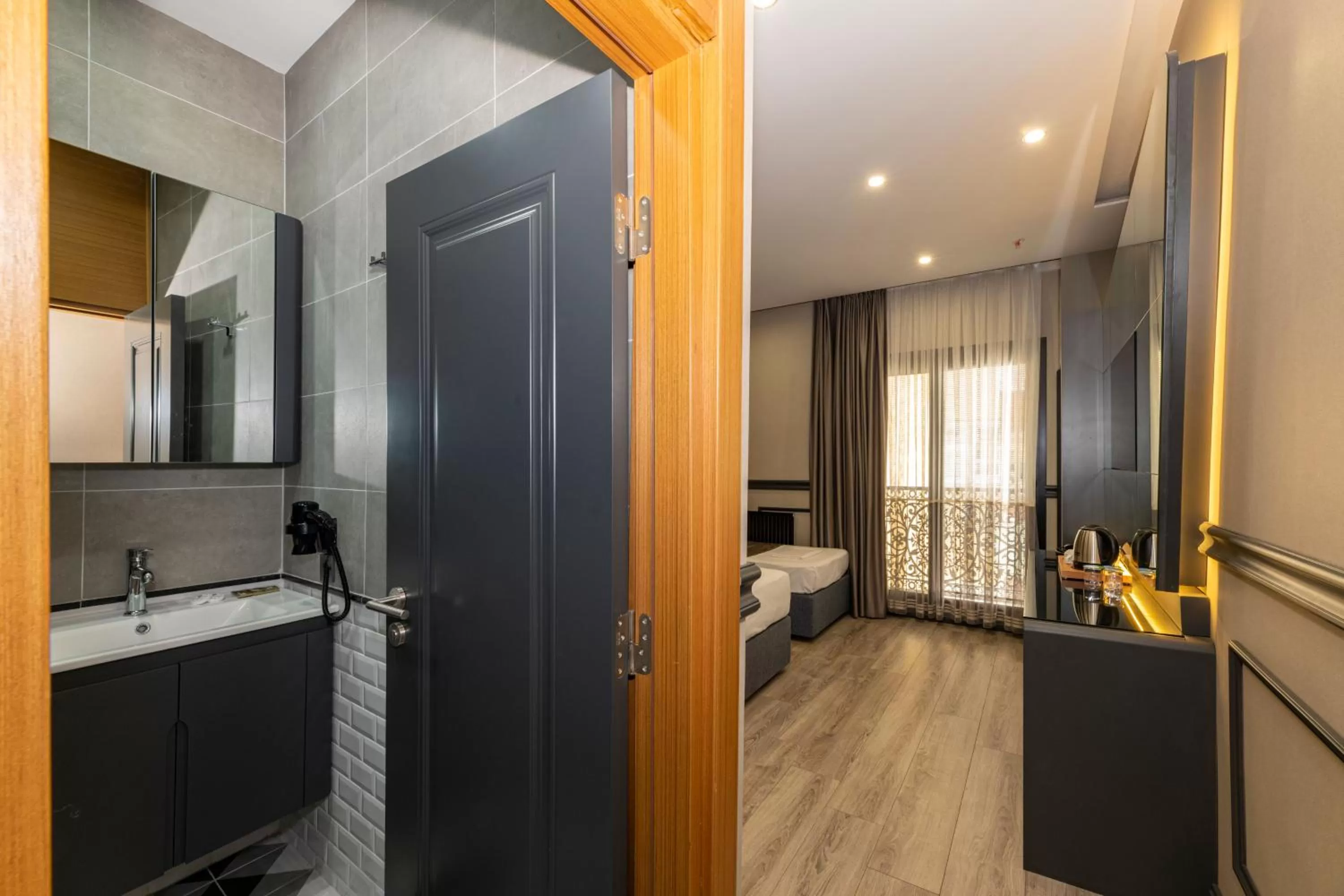 Photo of the whole room in Confores Hotel