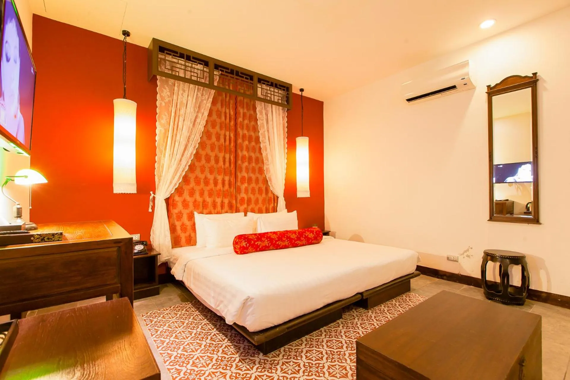 Photo of the whole room, Bed in The Memory at On On Hotel