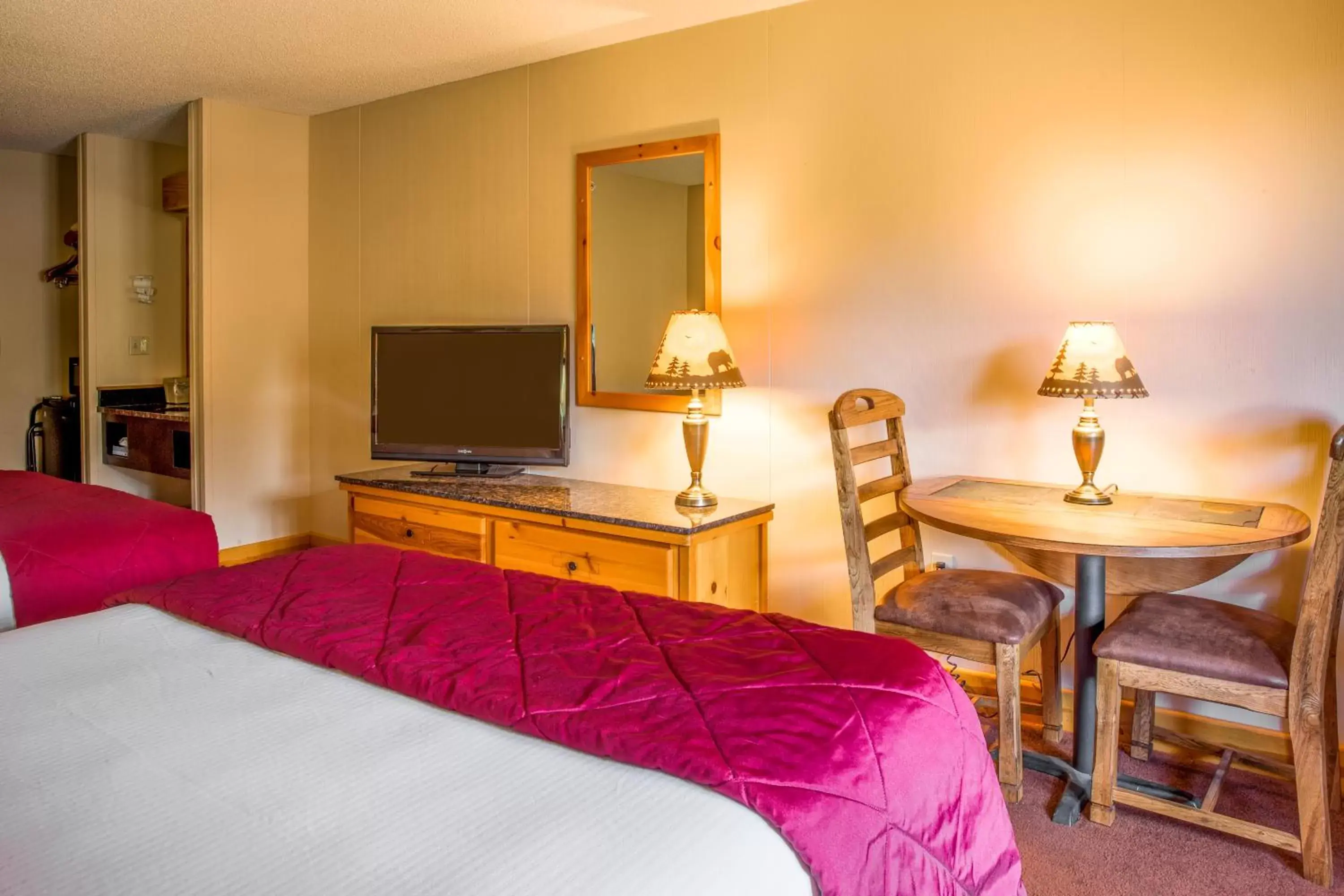 Photo of the whole room, TV/Entertainment Center in Lodge at Palmer Gulch