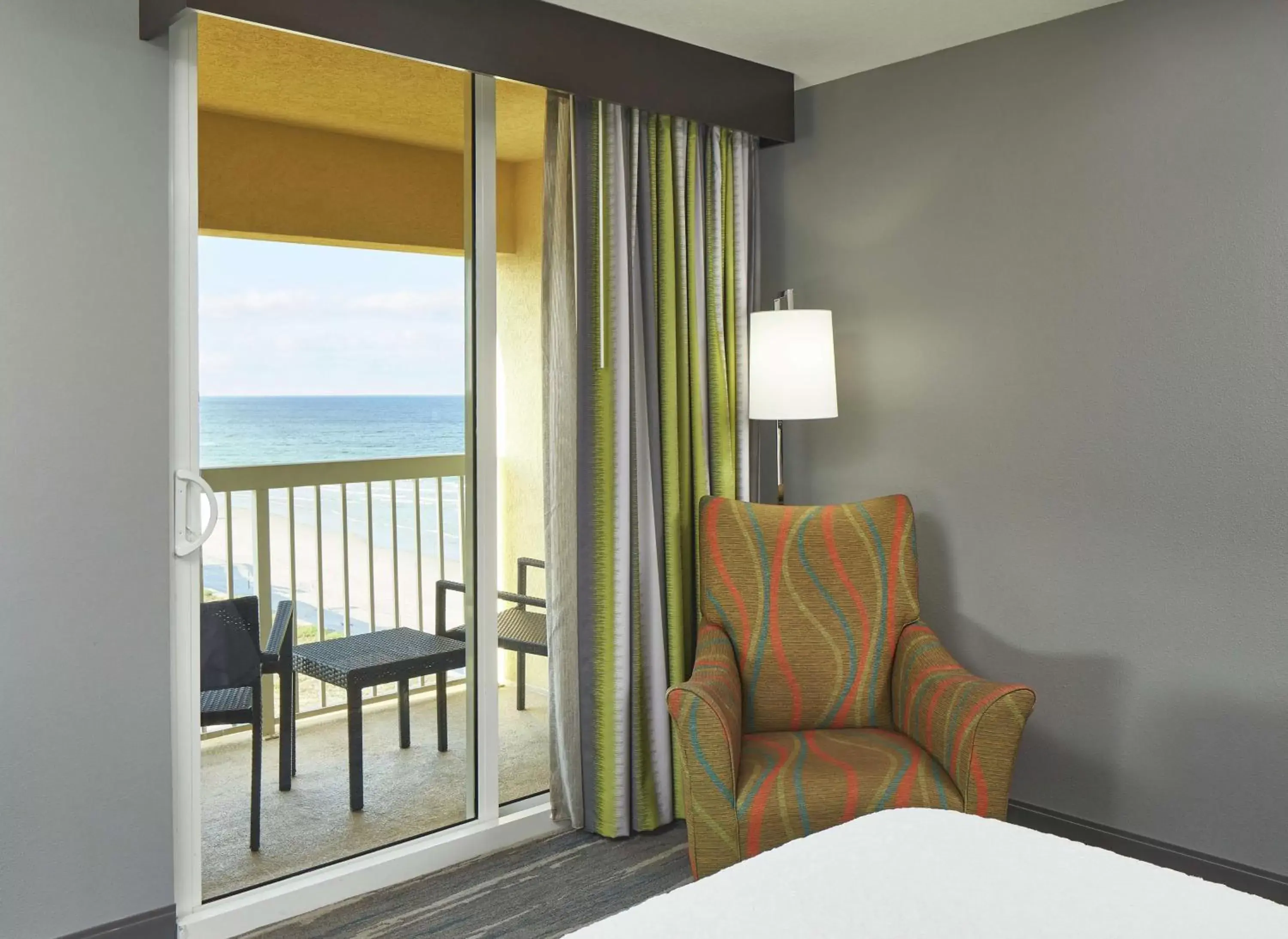 Queen Room - Partial Ocean View in Hampton Inn Daytona Beach/Beachfront Queen Room - Partial Ocean View in Hampton Inn Daytona Beach/Beachfront