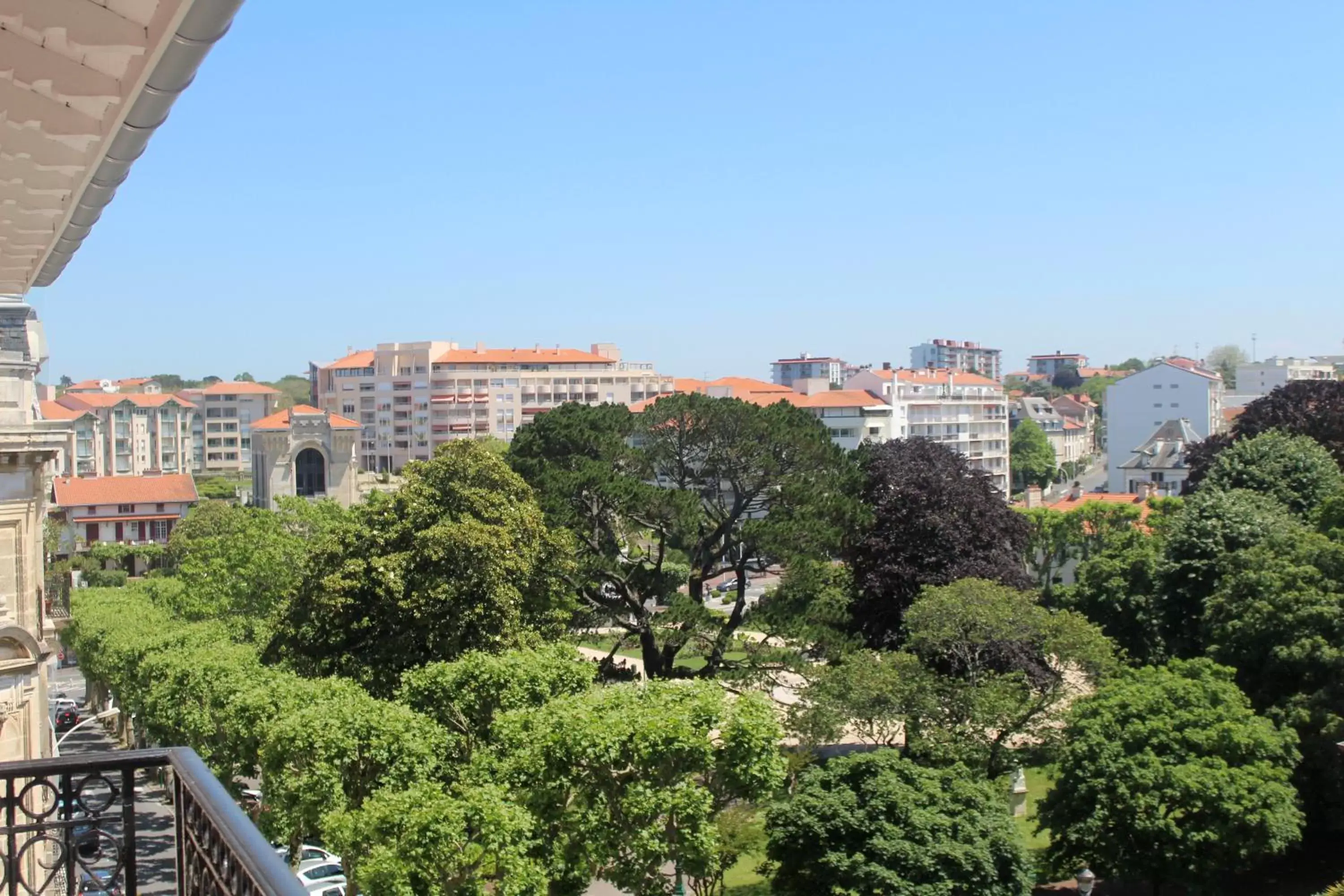 City view in Hôtel & Espace Bien-être La Maison du Lierre