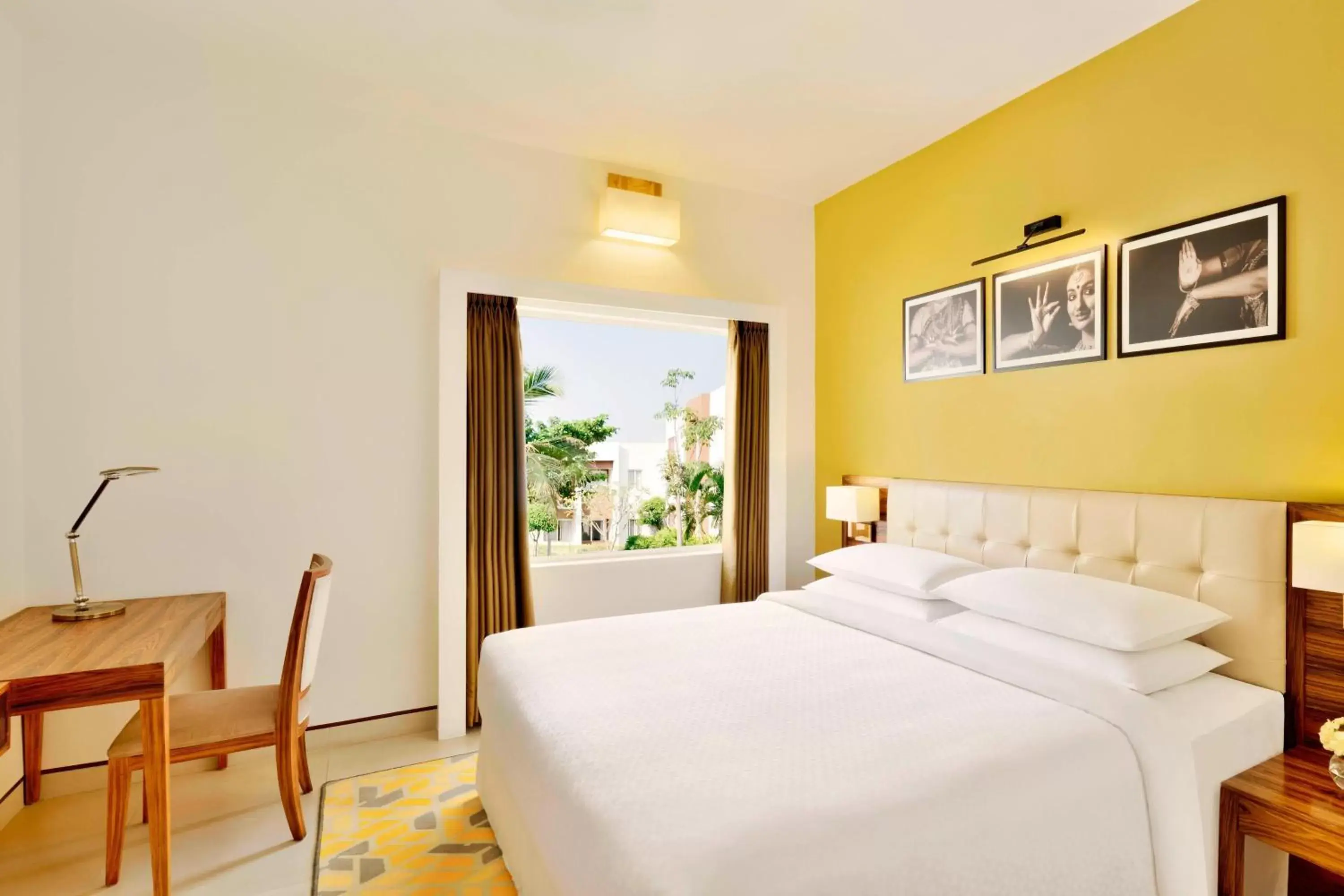 Bedroom, Bed in Four Points by Sheraton Mahabalipuram Resort & Convention Center