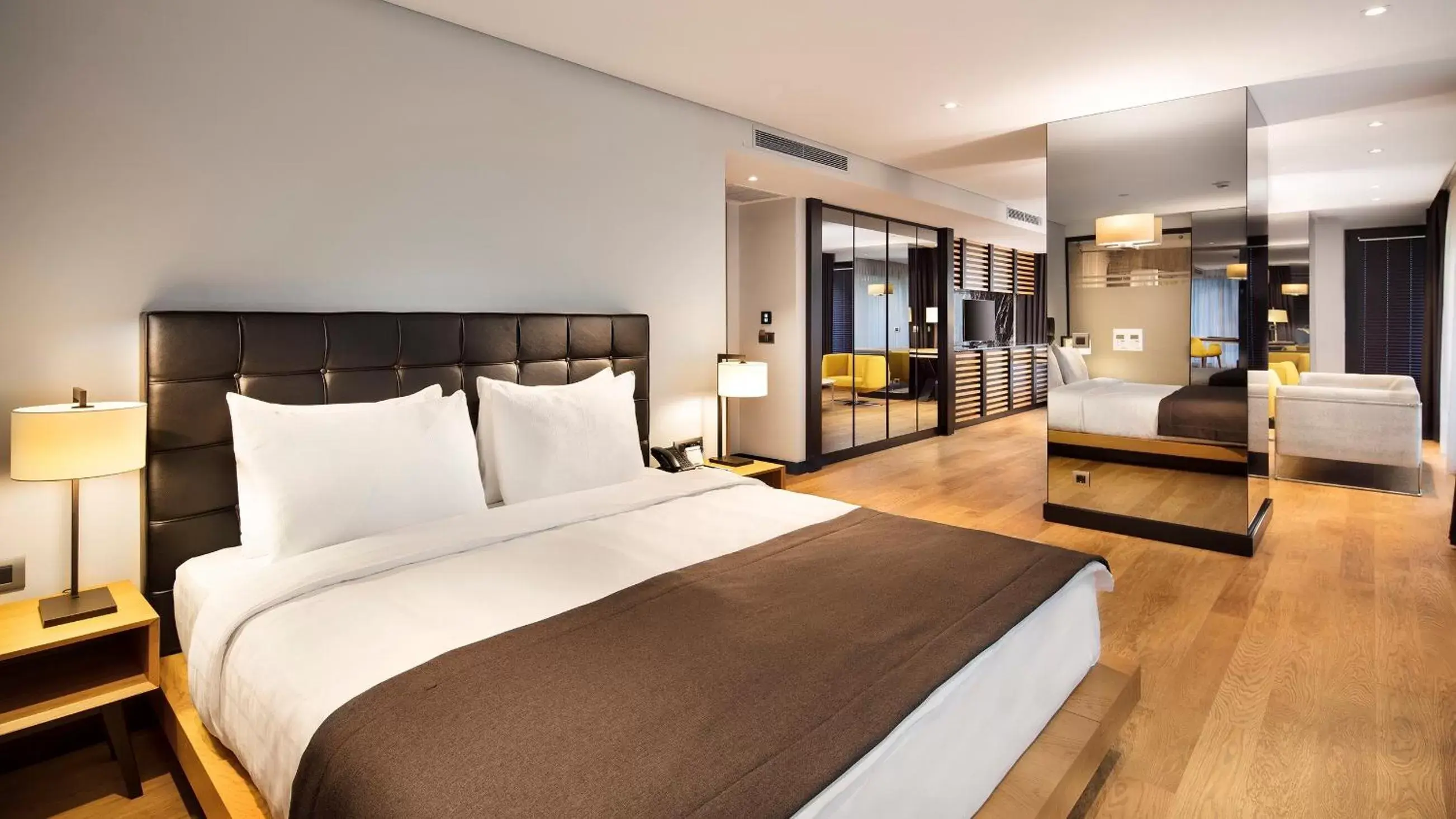 Bedroom, Bed in Metropolitan Hotels Bosphorus