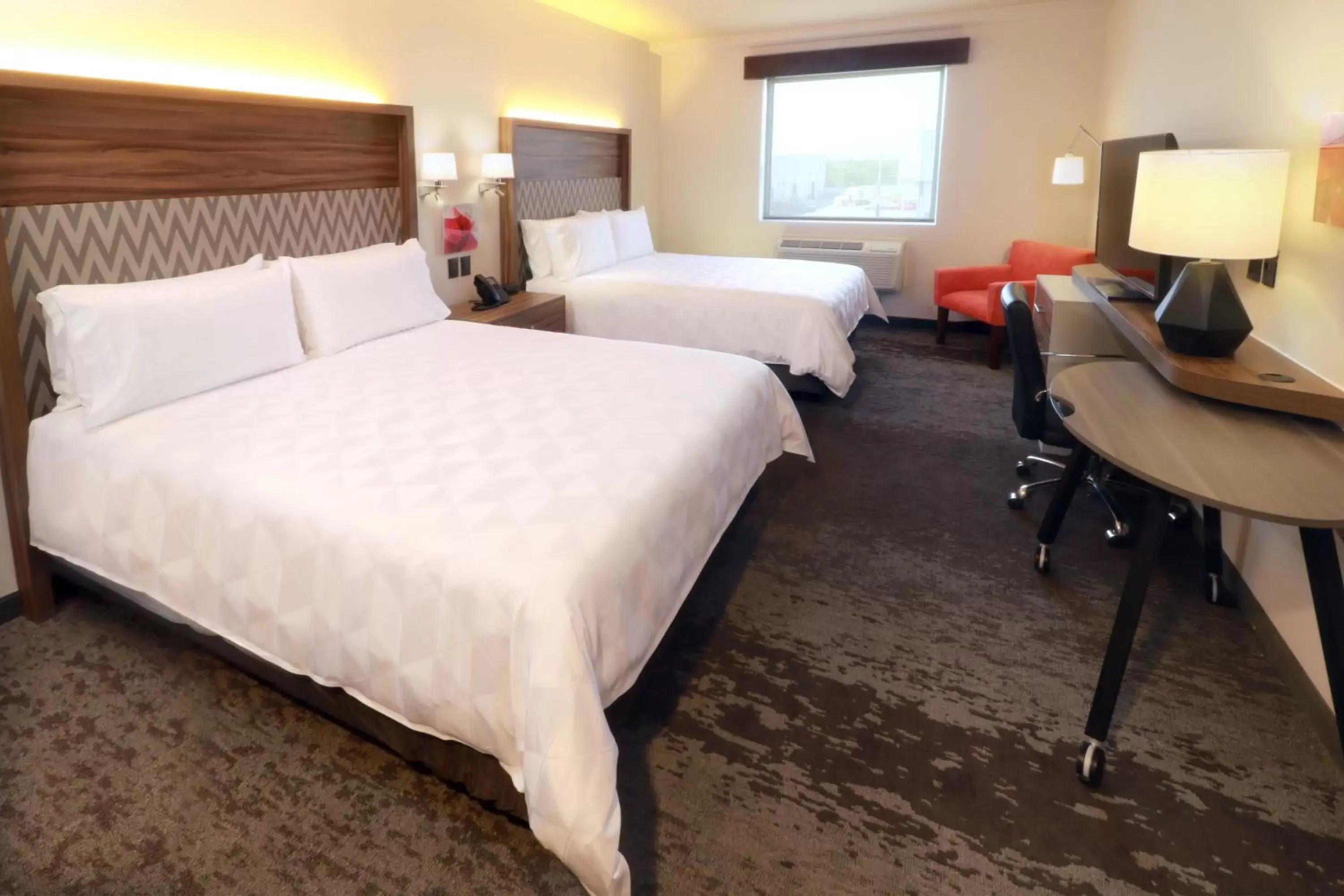 Photo of the whole room, Bed in Holiday Inn & Suites - Monterrey Apodaca Zona Airport, an IHG Hotel