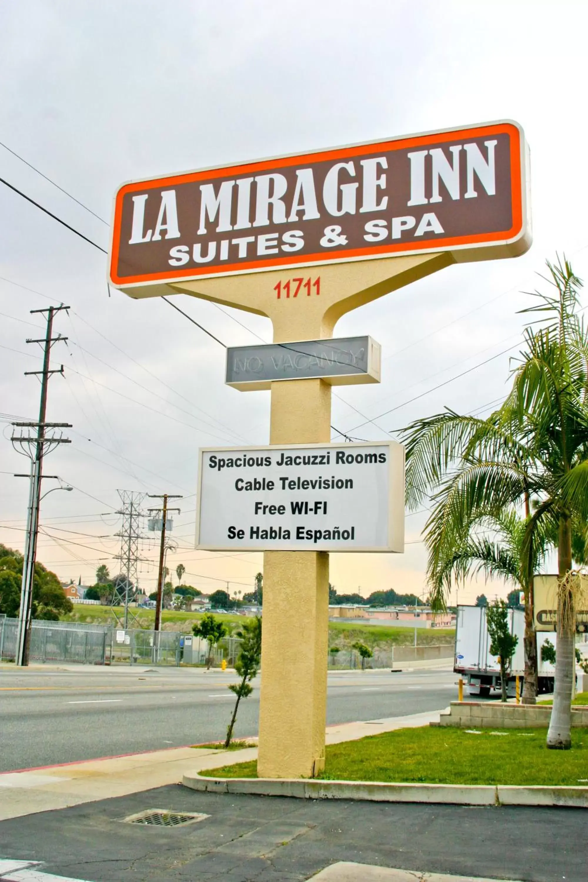 Property logo or sign in La Mirage Inn LAX Airport