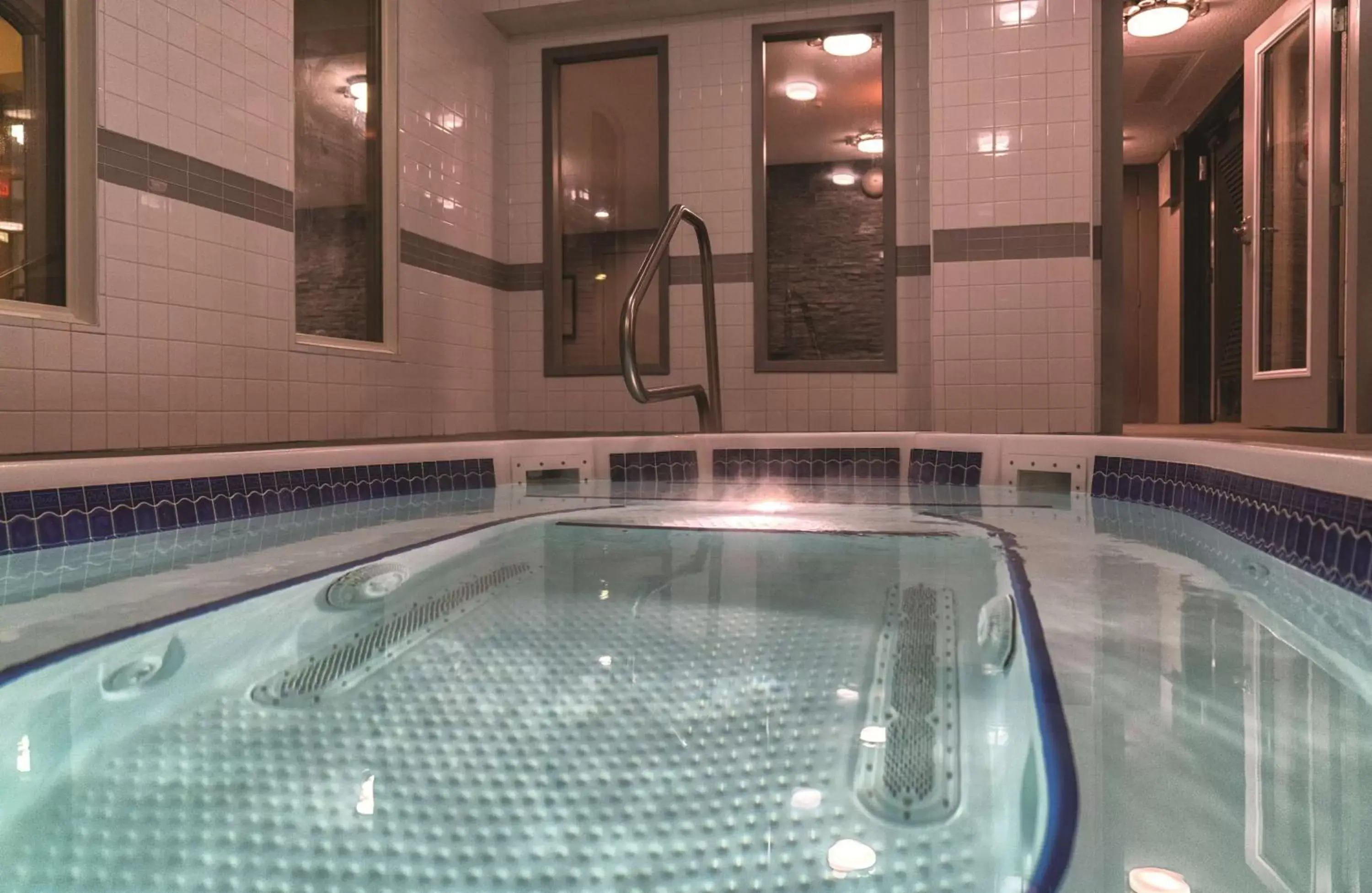 Sports, Swimming Pool in Prestige Mountain Resort Rossland