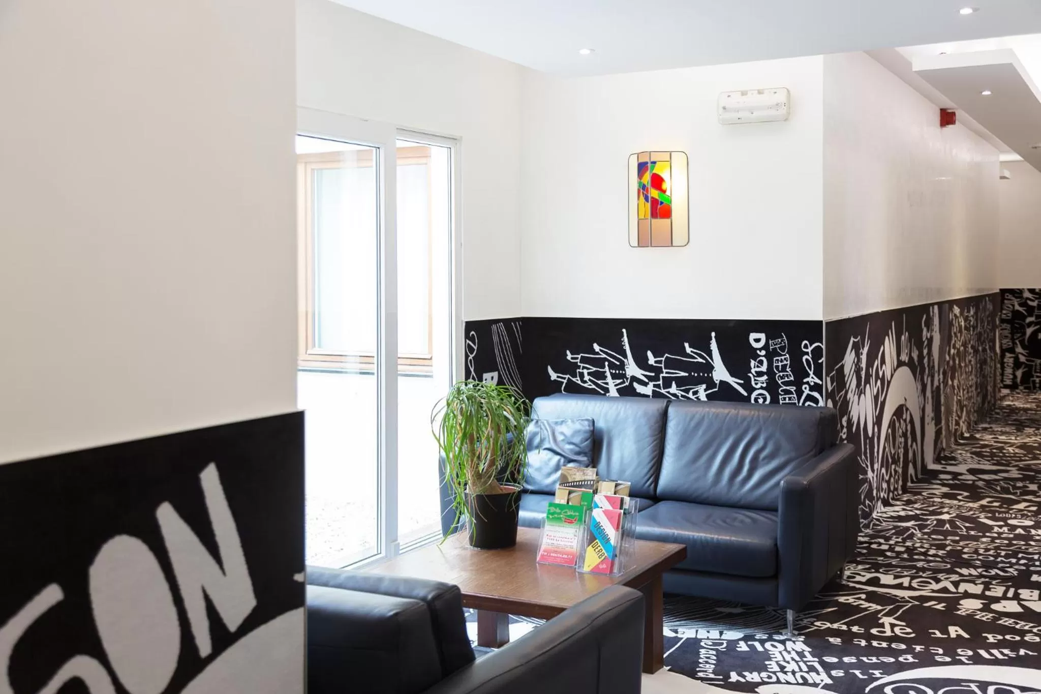 Communal lounge/ TV room in Hotel Tristar