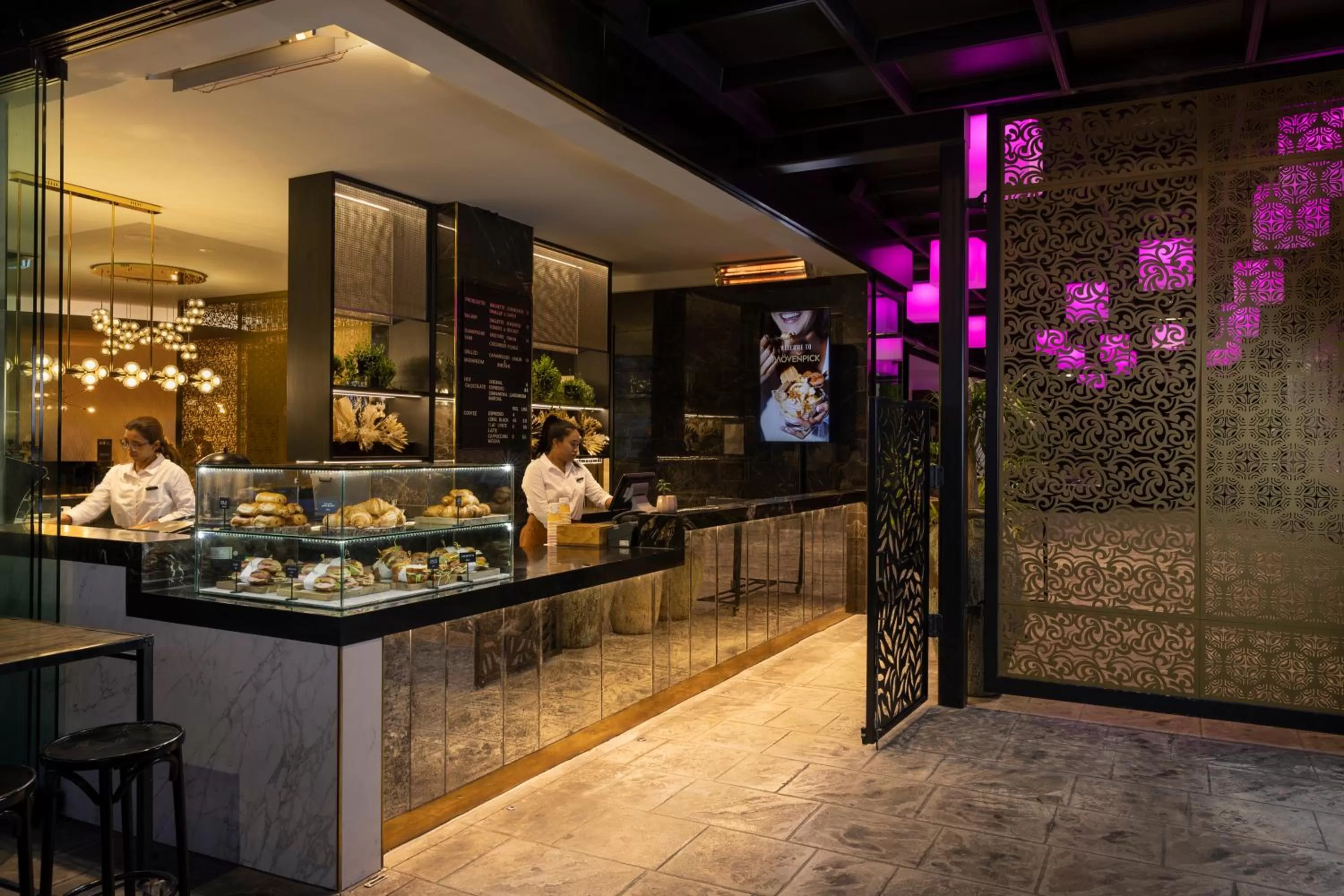 Food and drinks in Mövenpick Hotel Auckland