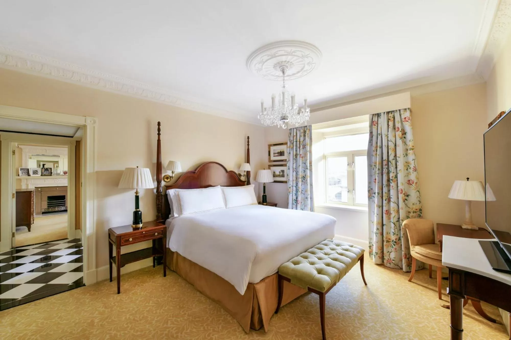 Personality Partial River View Suite in The Savoy