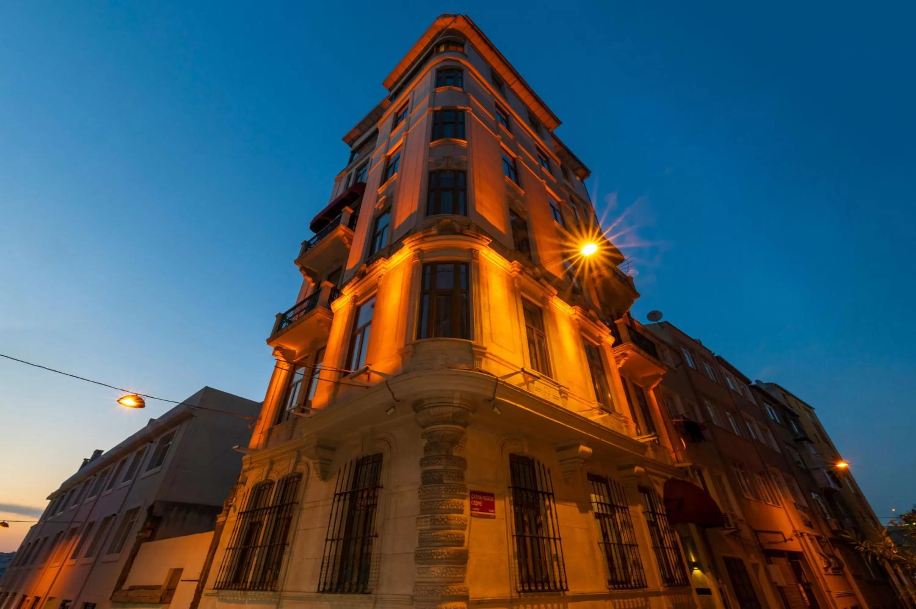 Property building in O'Pera Okanlı Suites