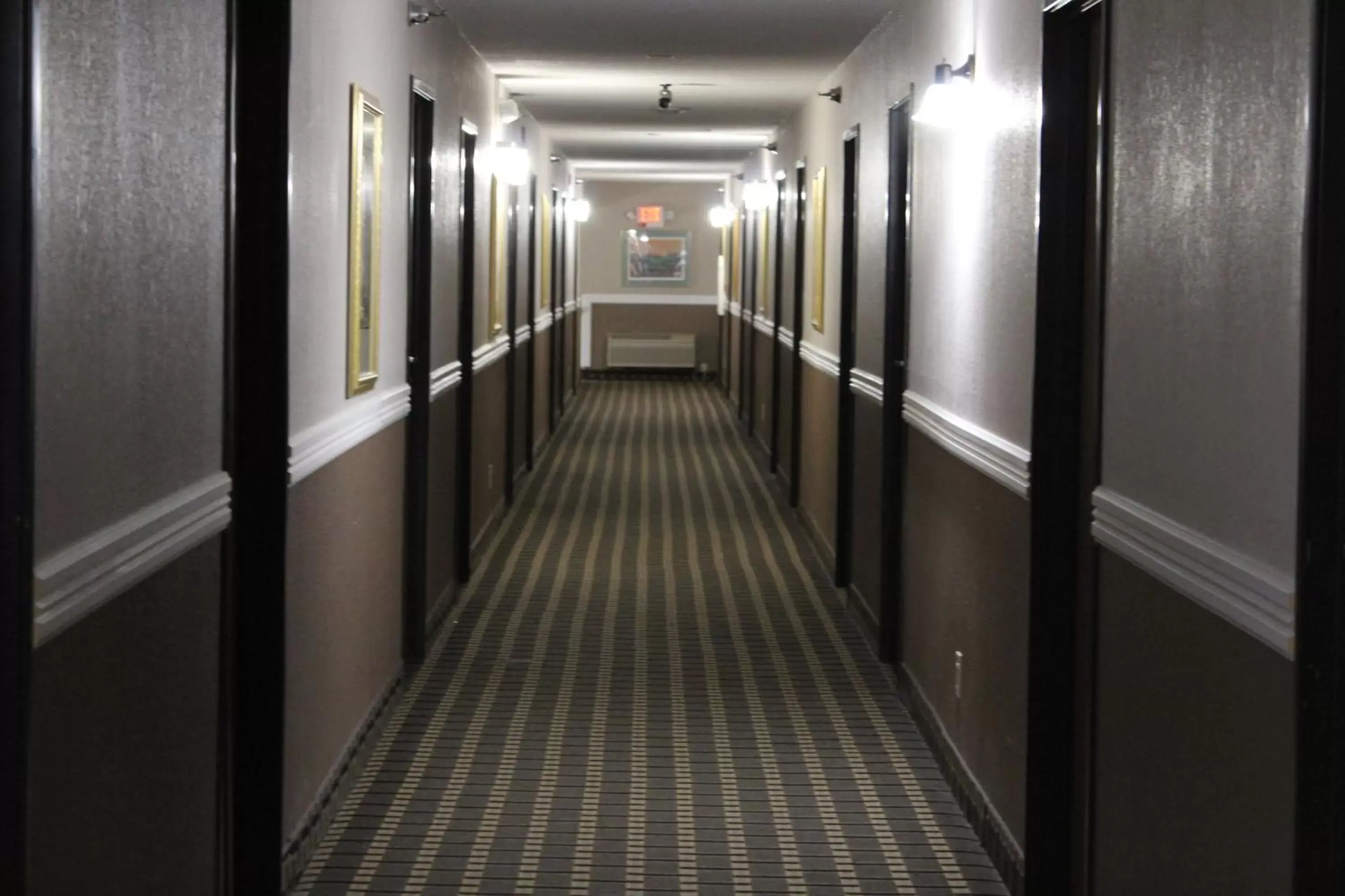 Area and facilities in Coratel Inn and Suites Maple Grove