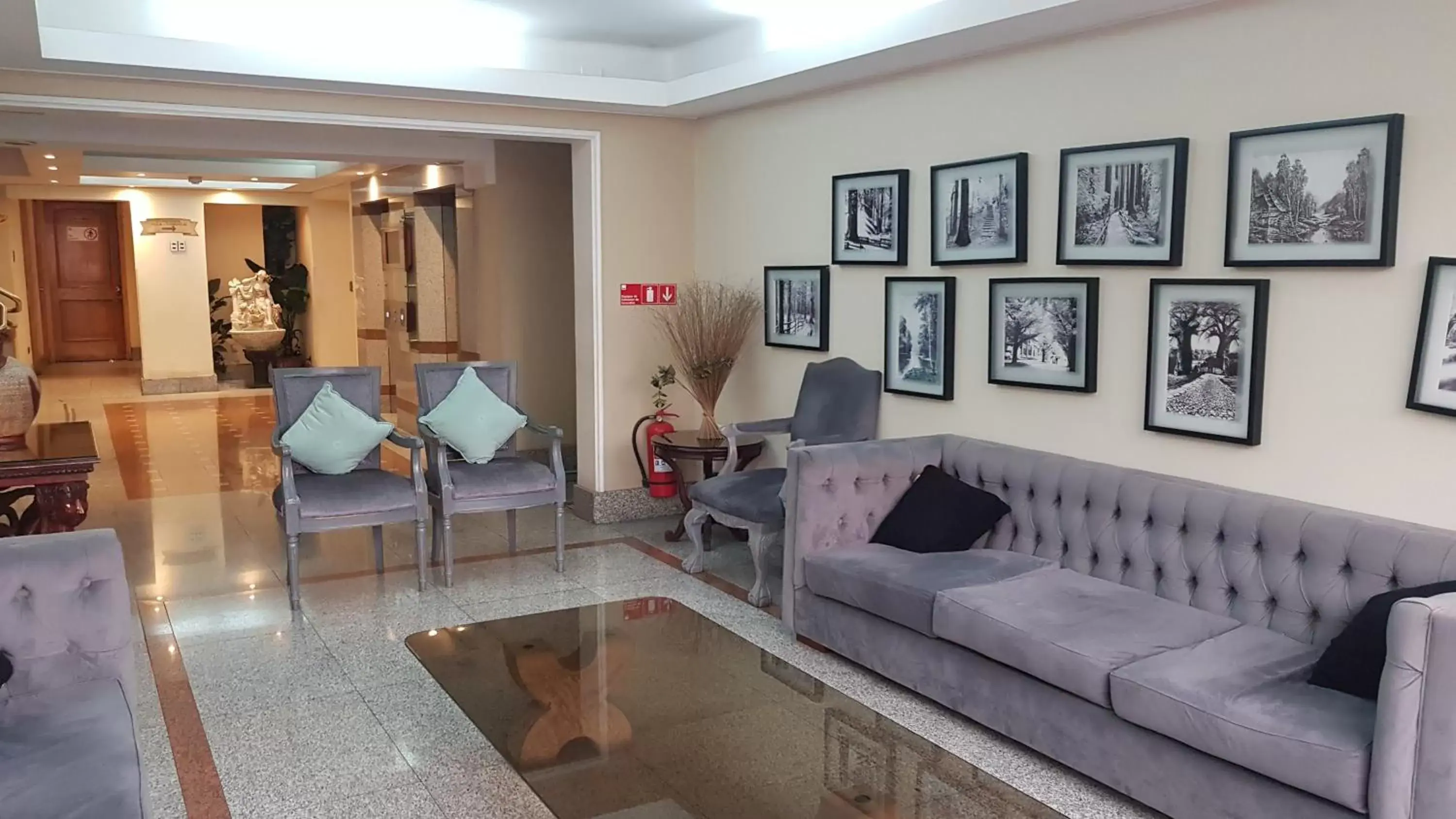 Communal lounge/ TV room, Seating Area in Hotel Libertador