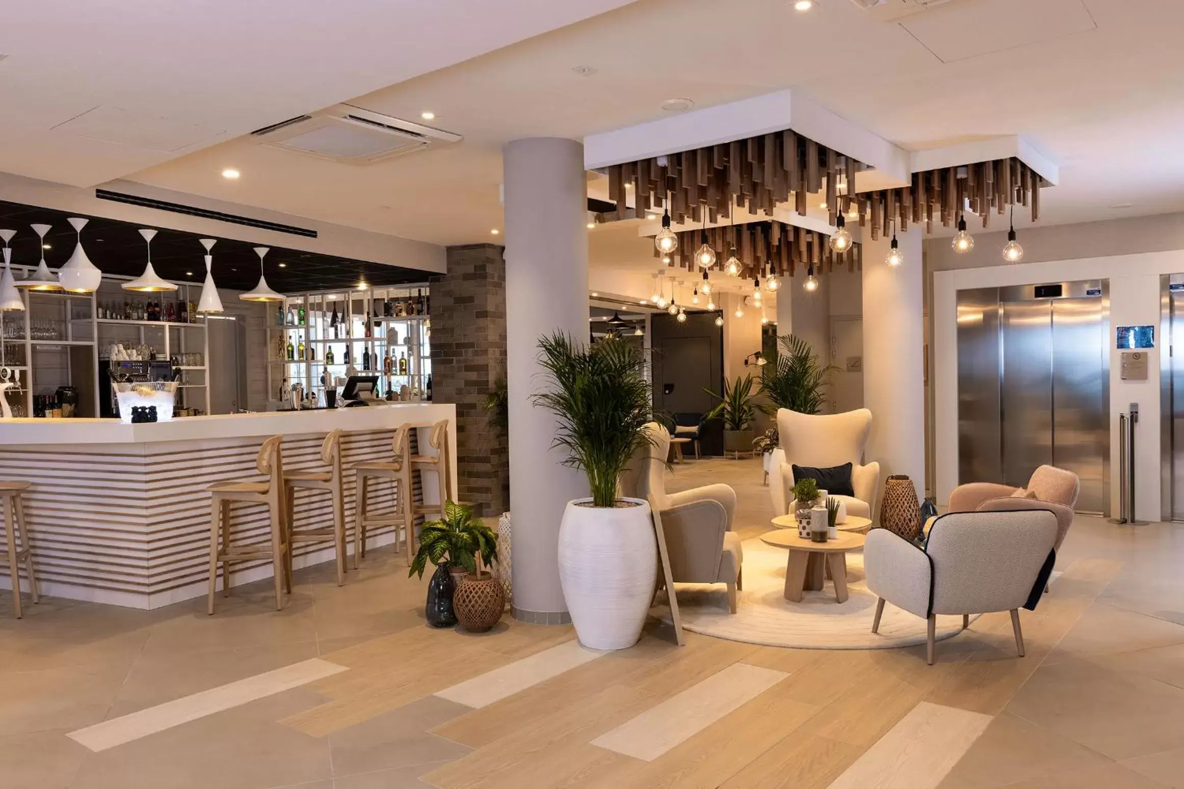 Lobby or reception, Lounge/Bar in Hilton Garden Inn Le Havre Centre