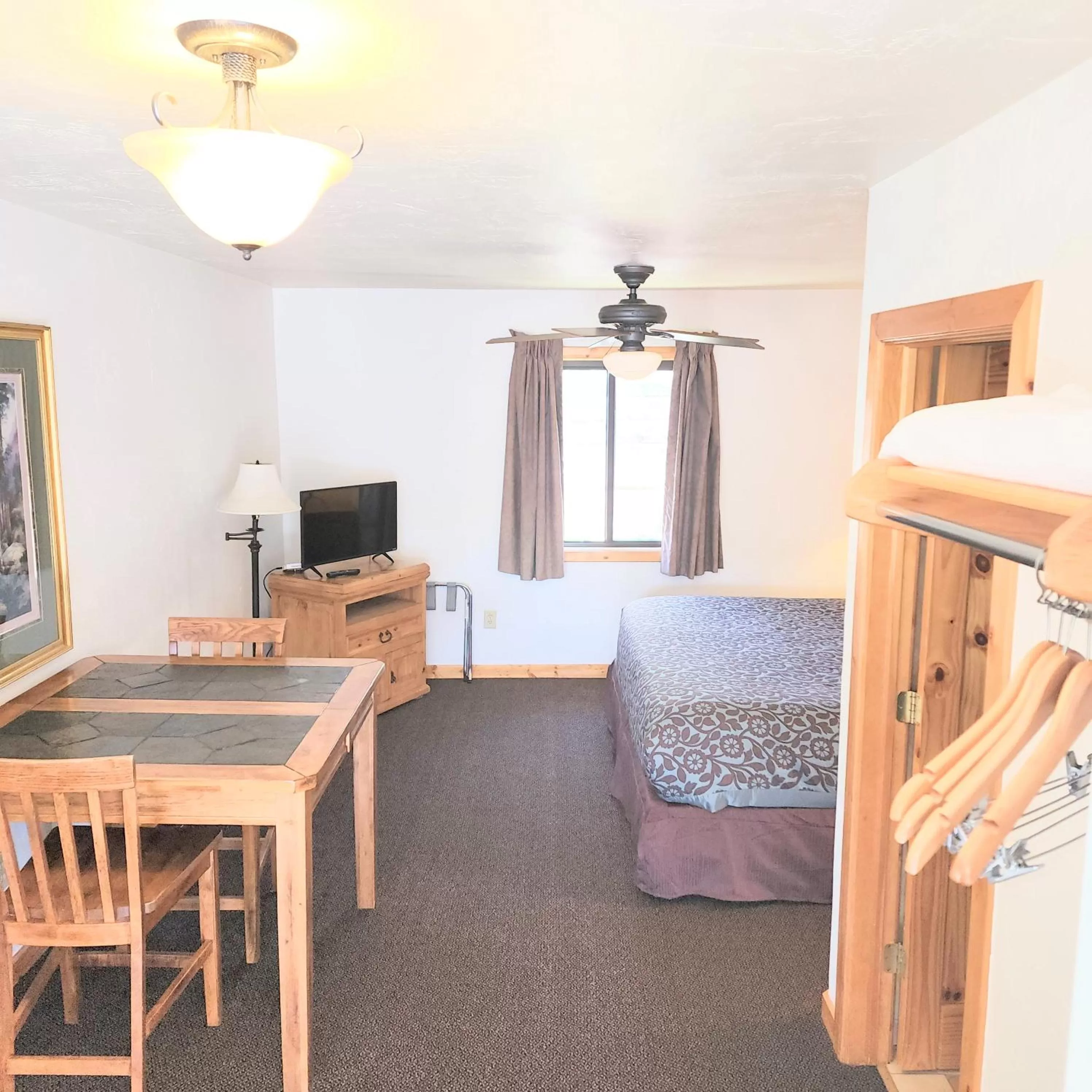 Photo of the whole room in Canyon Motel near Rocky Mountain National Park