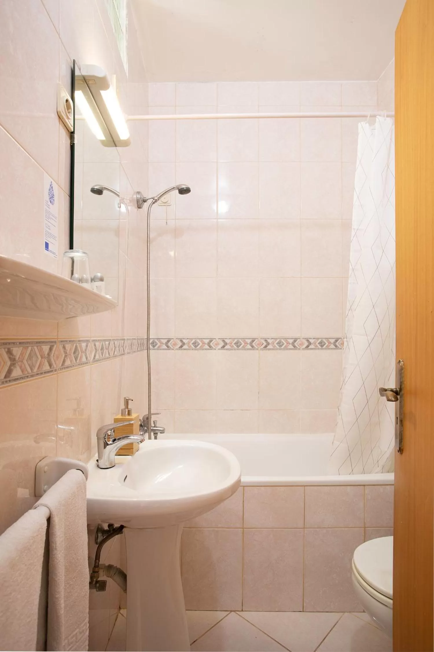 Shower, Bathroom in Porto Je T'aime - Solar São João