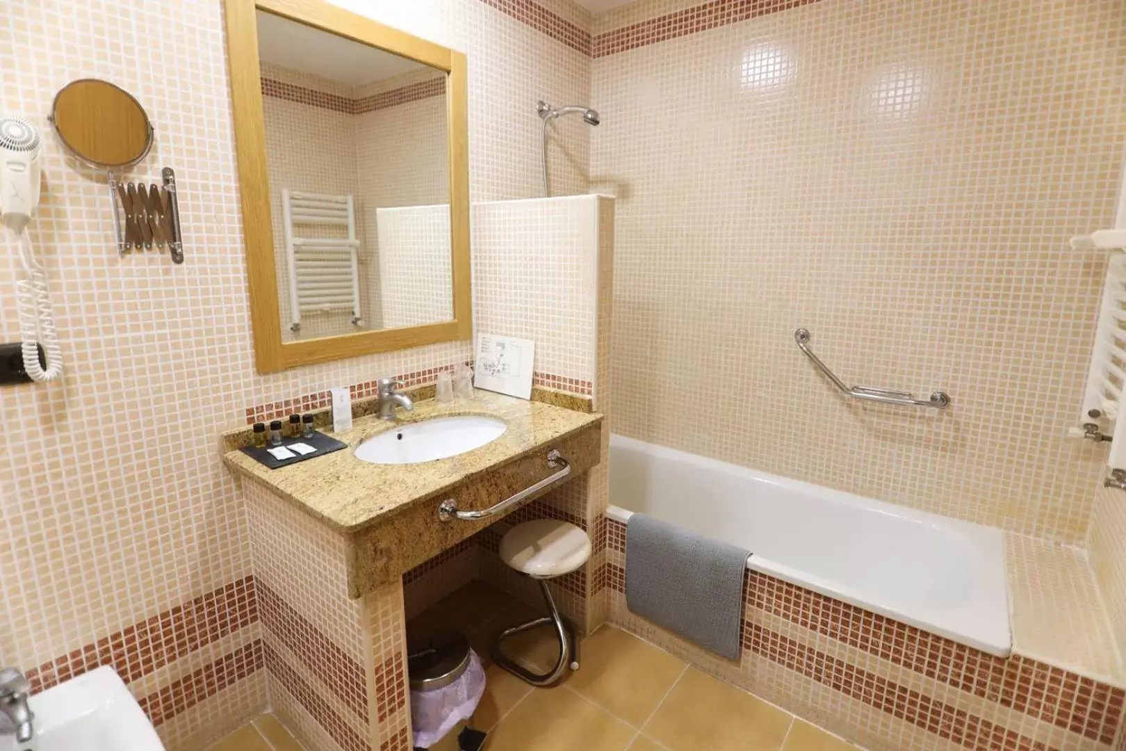 Bathroom in Hospedium Hotel Doña Mafalda de Castilla