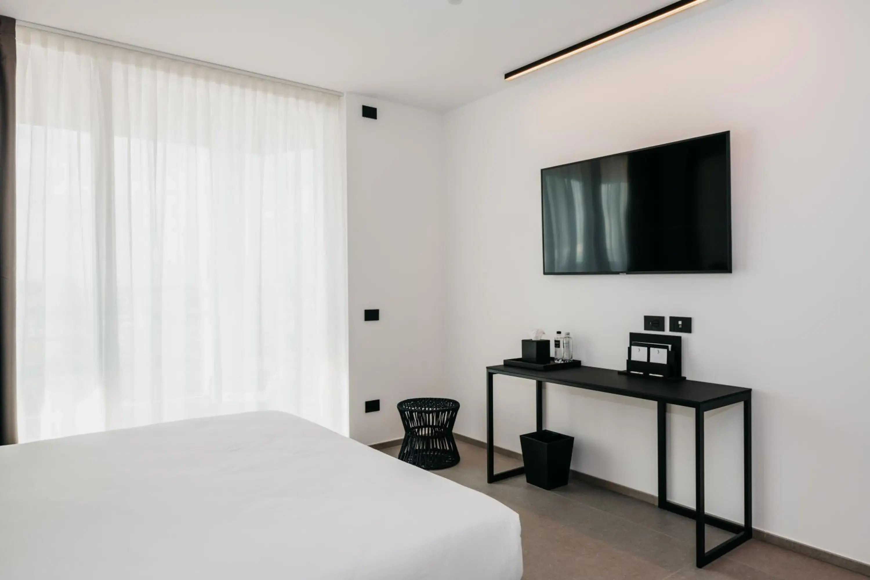 TV and multimedia, Bed in J44 Lifestyle Hotel