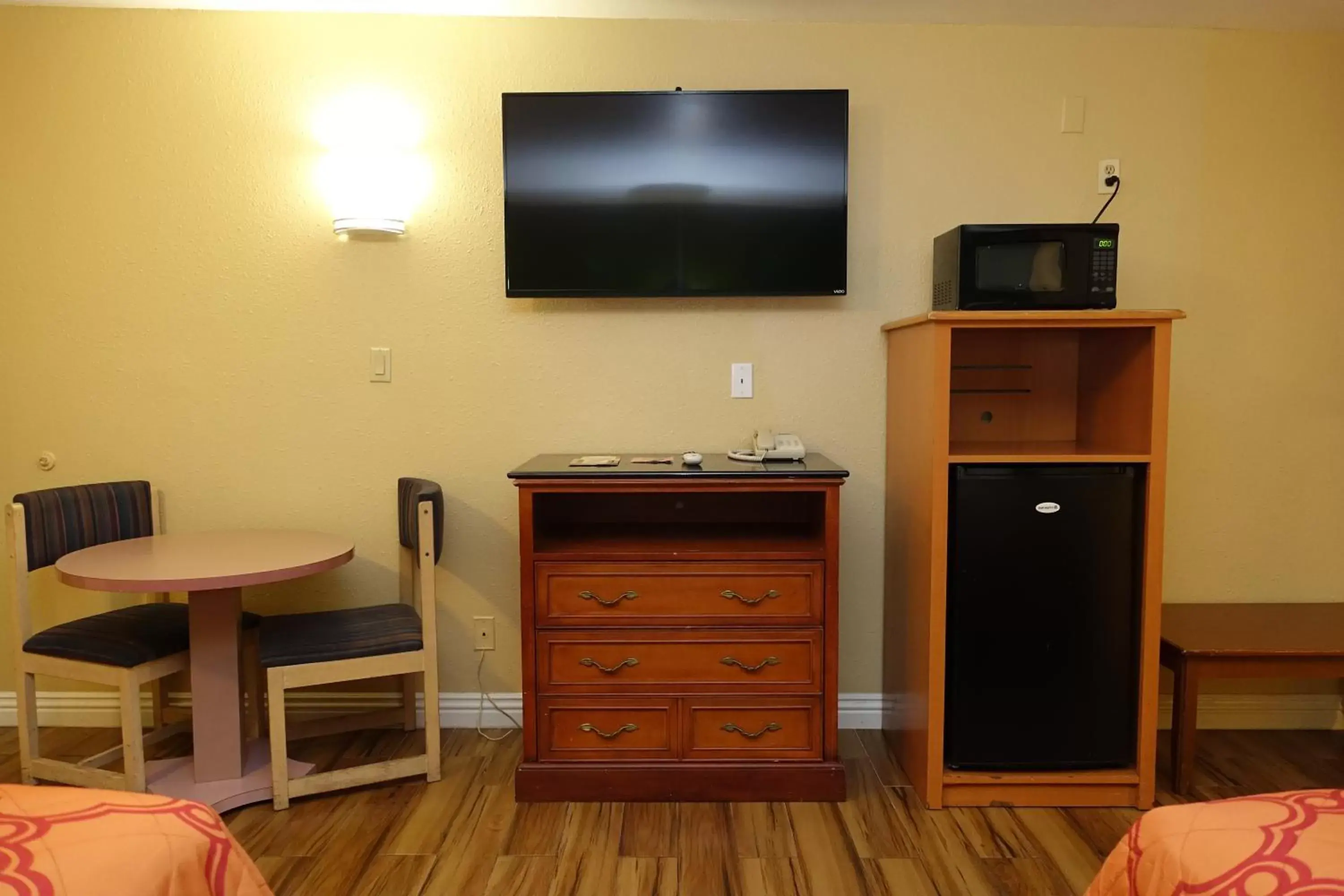 Photo of the whole room, TV/Entertainment Center in Tropic Lodge