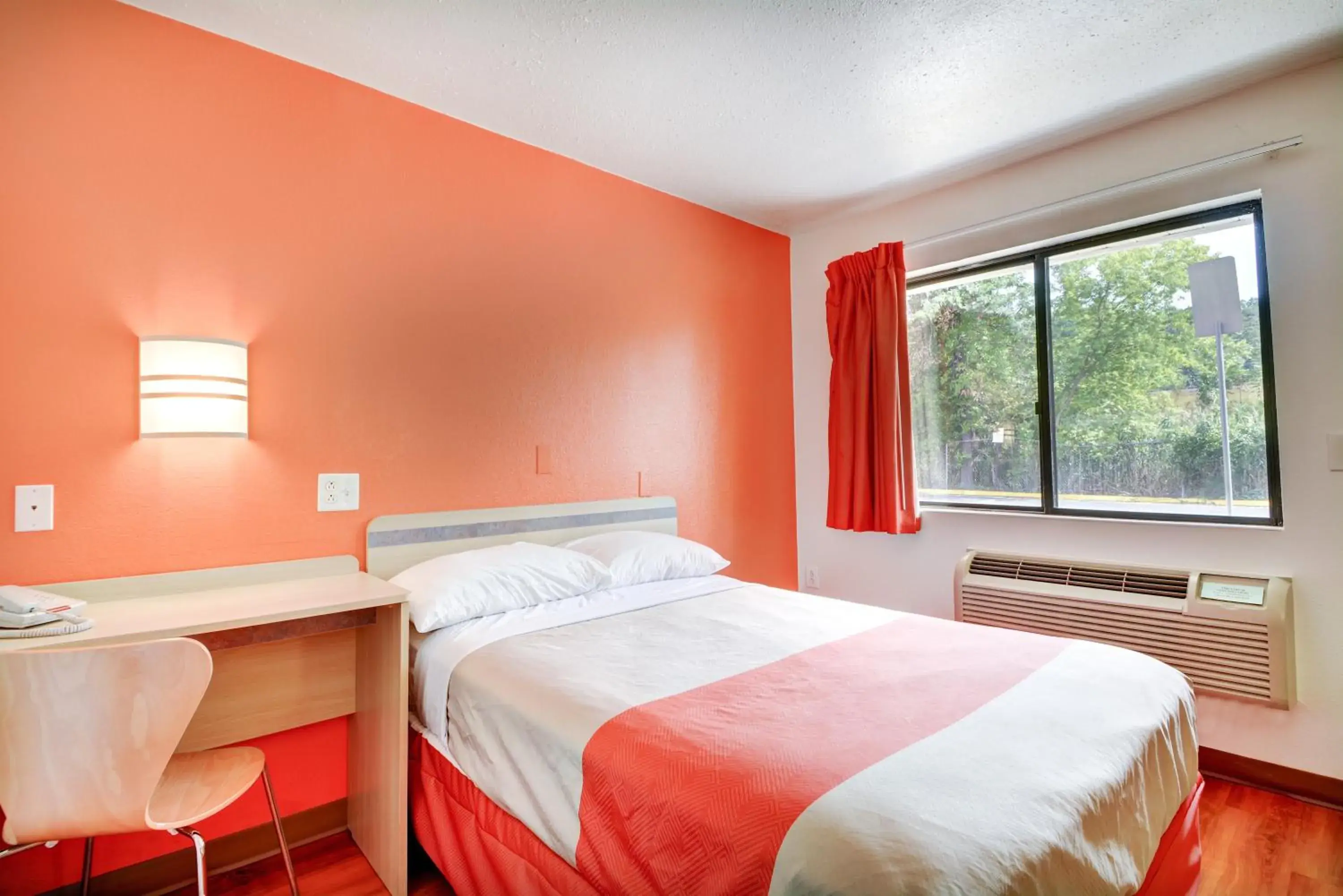 Bedroom, Bed in Motel 6-Southington, CT - Hartford