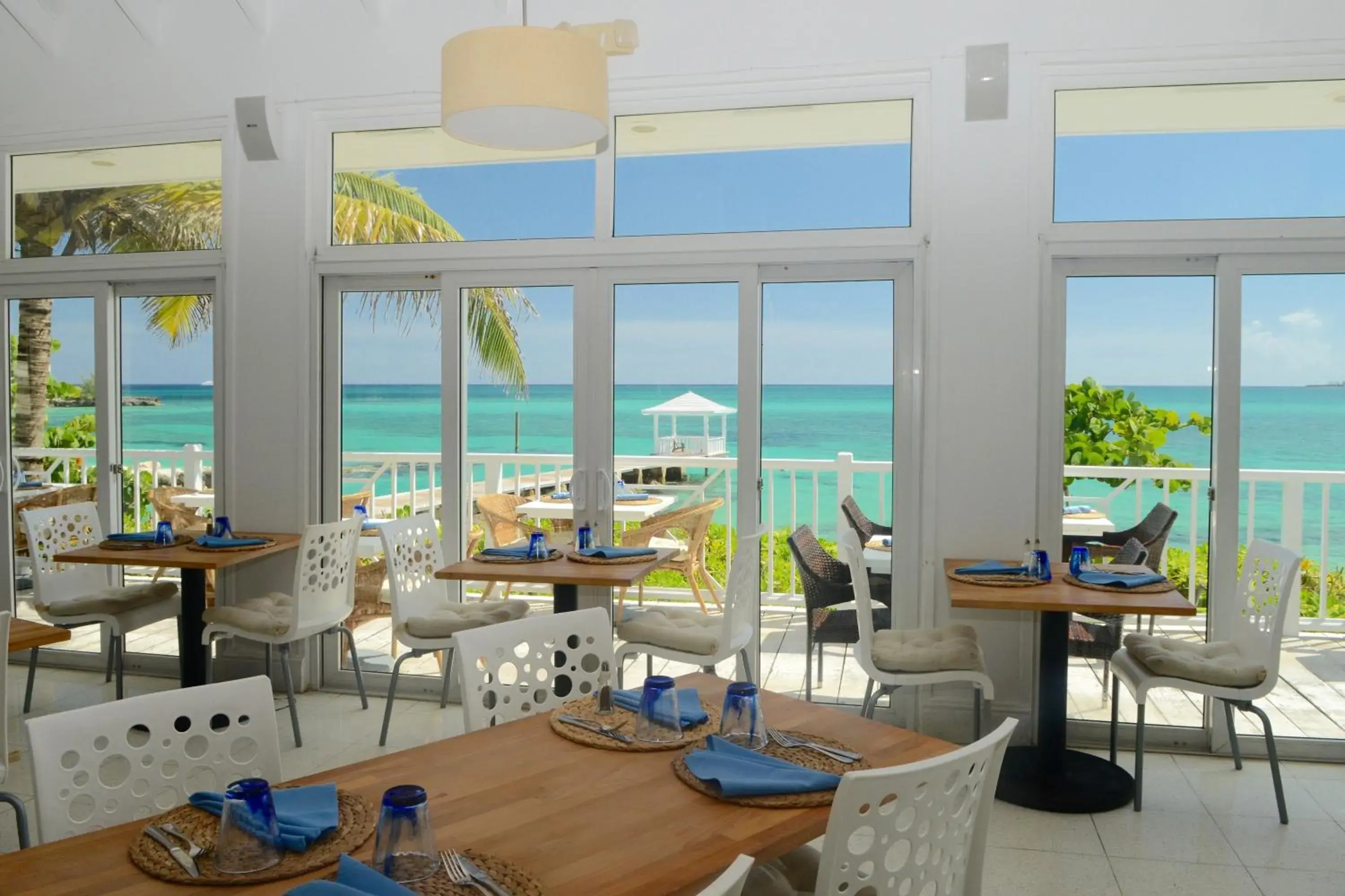 Restaurant/places to eat in Sandyport Beach Resort Restaurant/places to eat in Sandyport Beach Resort