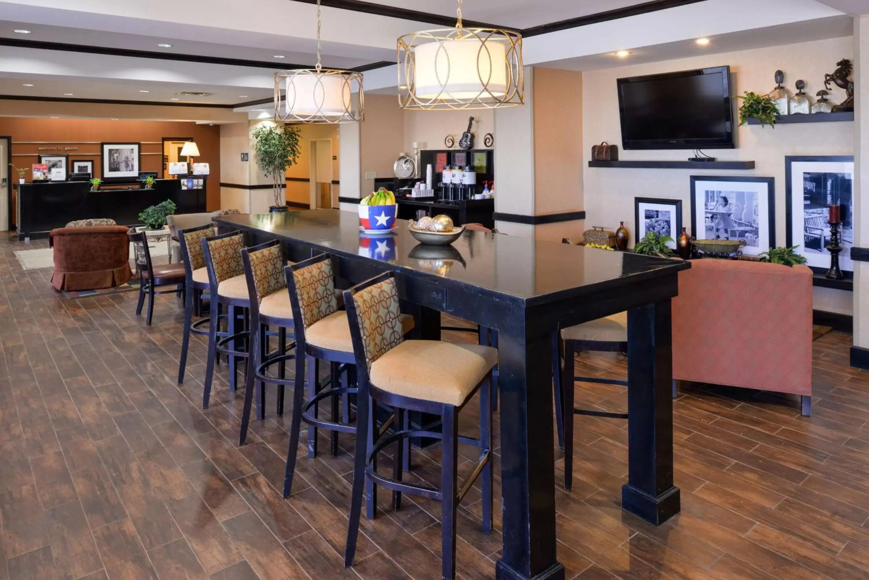 Restaurant/places to eat, Lounge/Bar in Hampton Inn Pecos