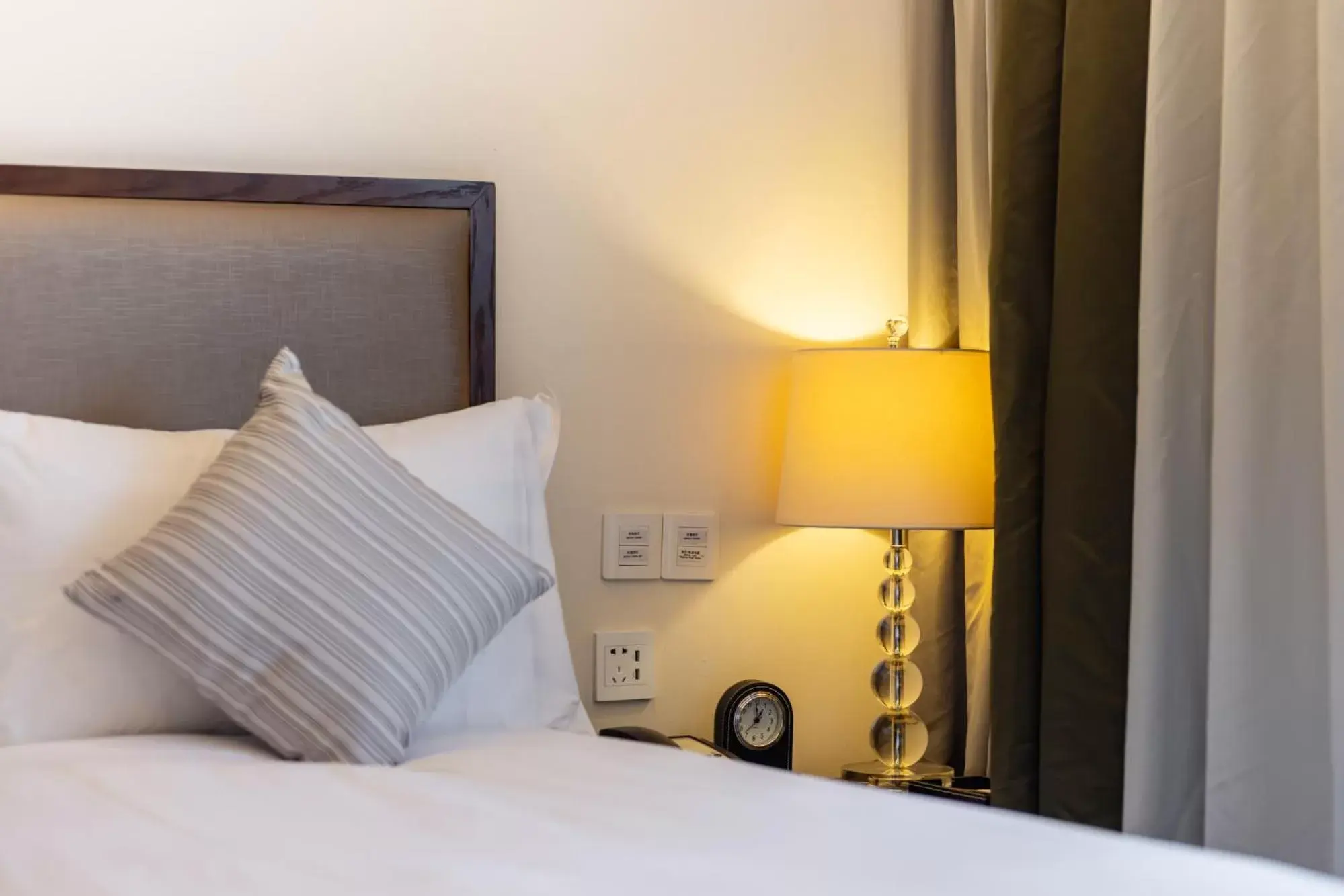 Photo of the whole room, Bed in Starr Hotel Shanghai (Shanghai Railway Station) Photo of the whole room, Bed in Starr Hotel Shanghai (Shanghai Railway Station)