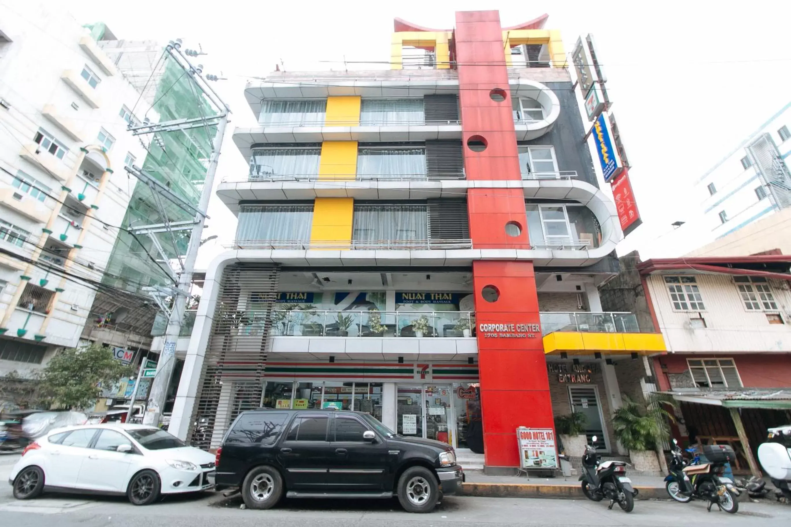 Property building in RedDoorz near Bambang Station