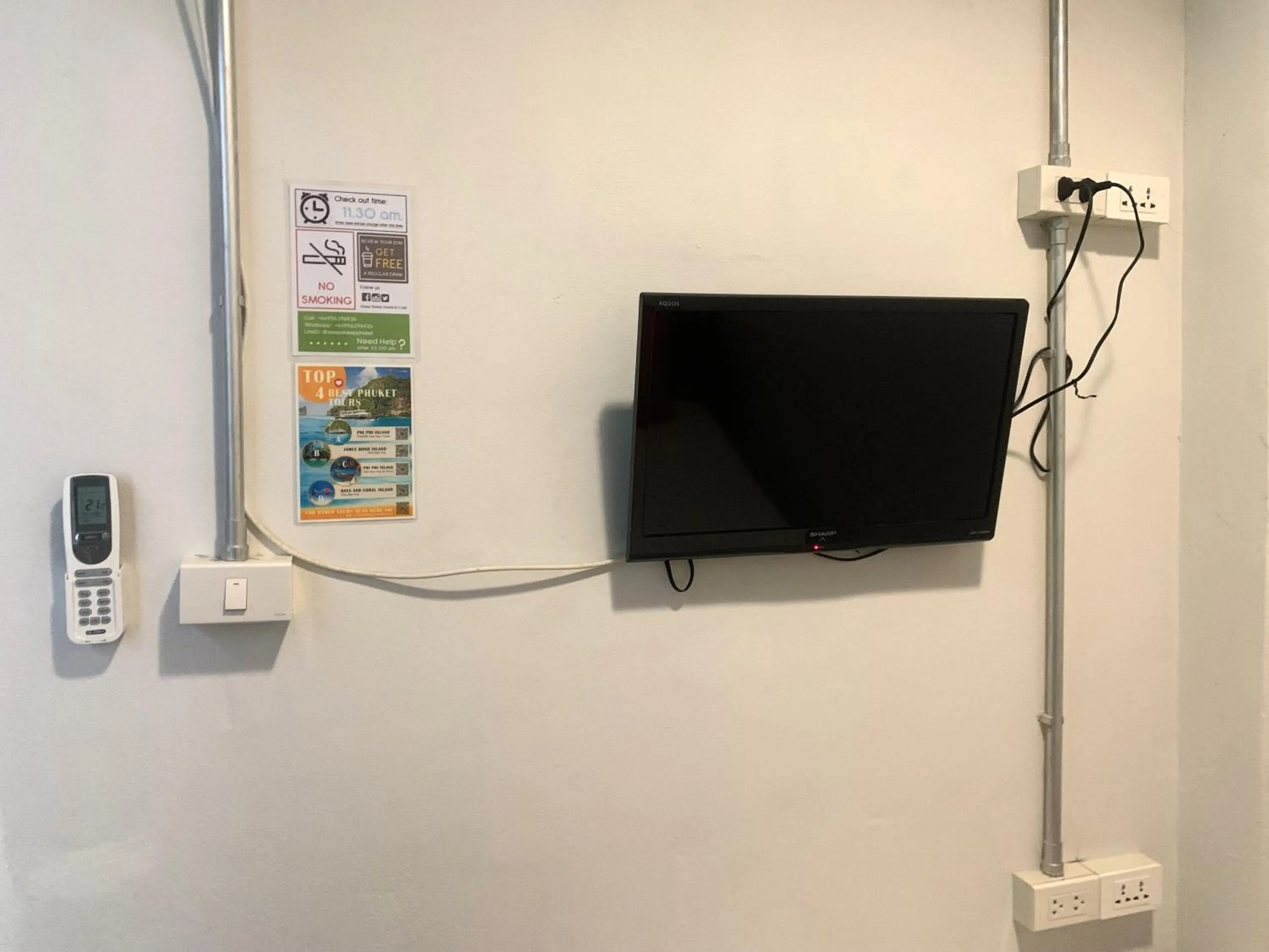 TV and multimedia in Sleep Sheep Phuket Hostel SHA