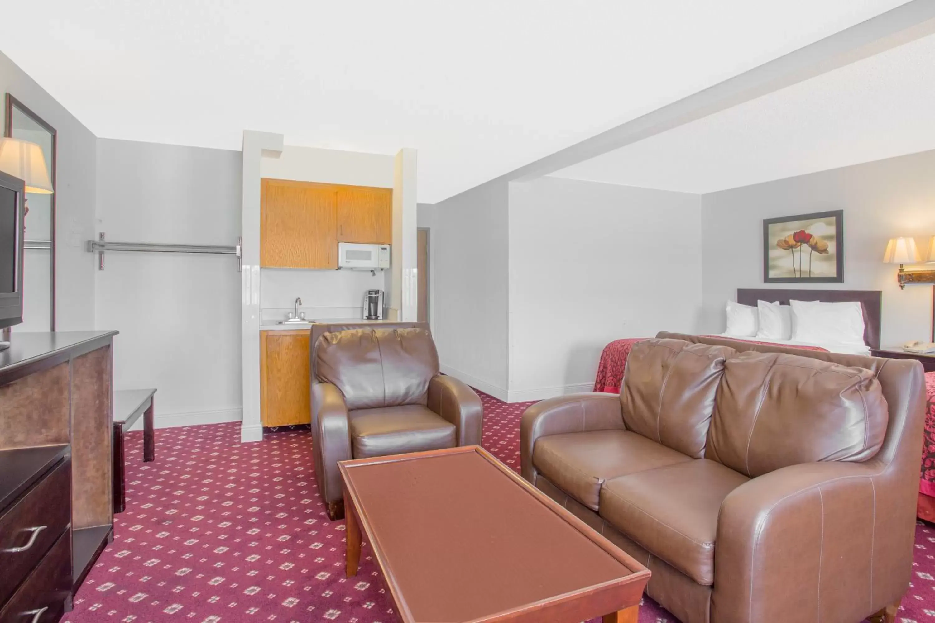 Living room, Seating Area in Days Inn by Wyndham Lake Village