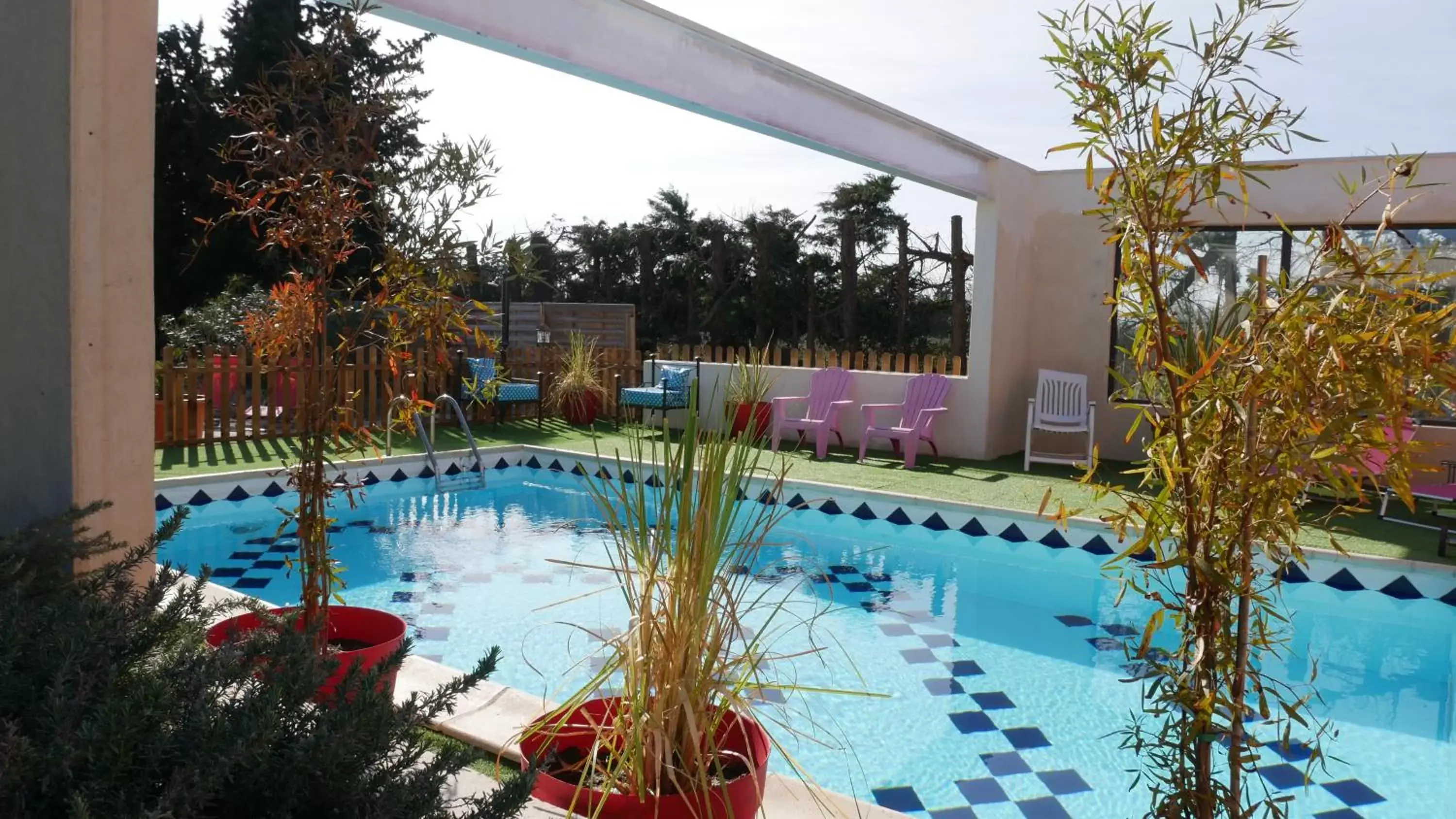 Swimming Pool in MAS MAURANE-Chambre d'hôte avec SPA privé