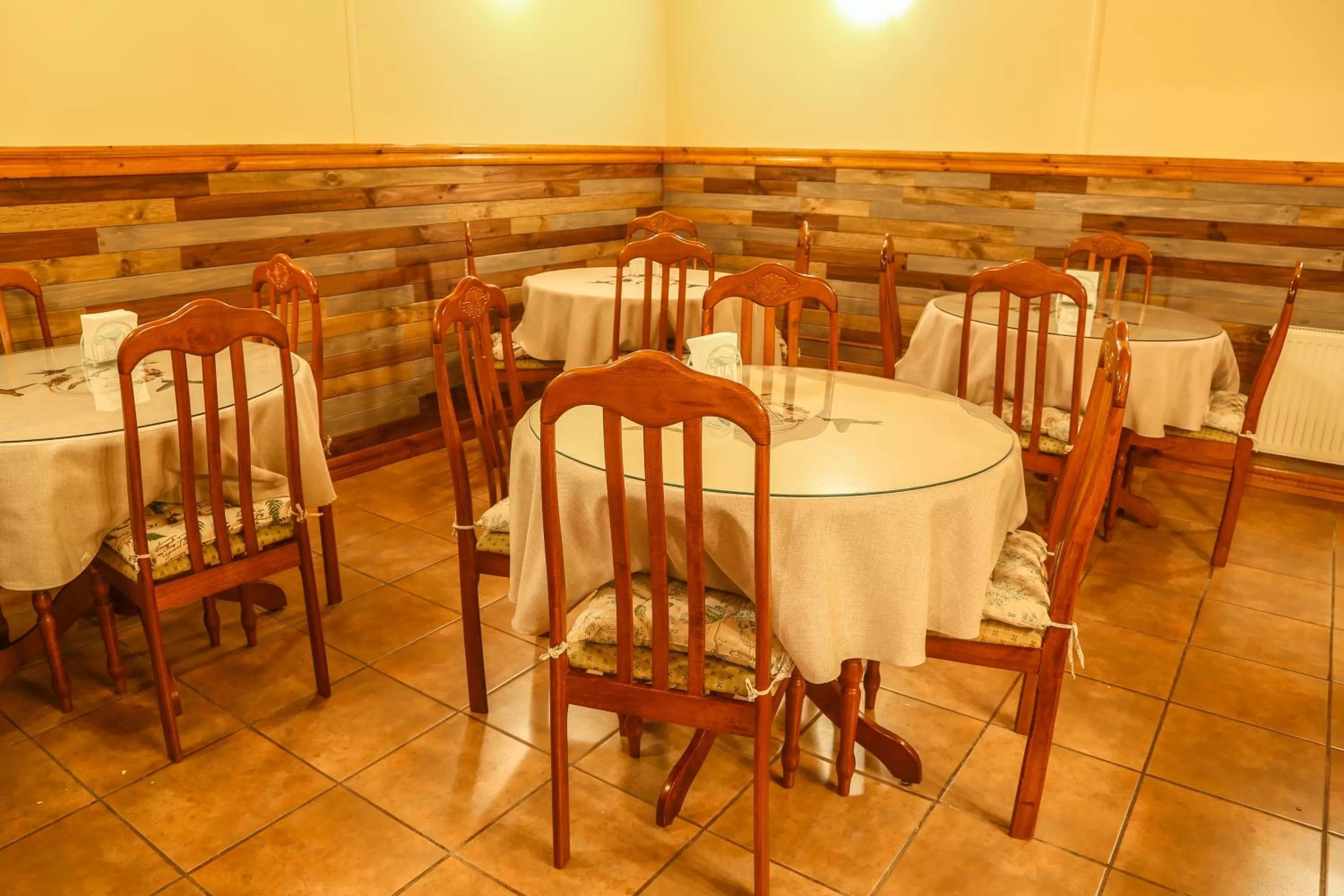 Restaurant/Places to Eat in Hotel Albatros