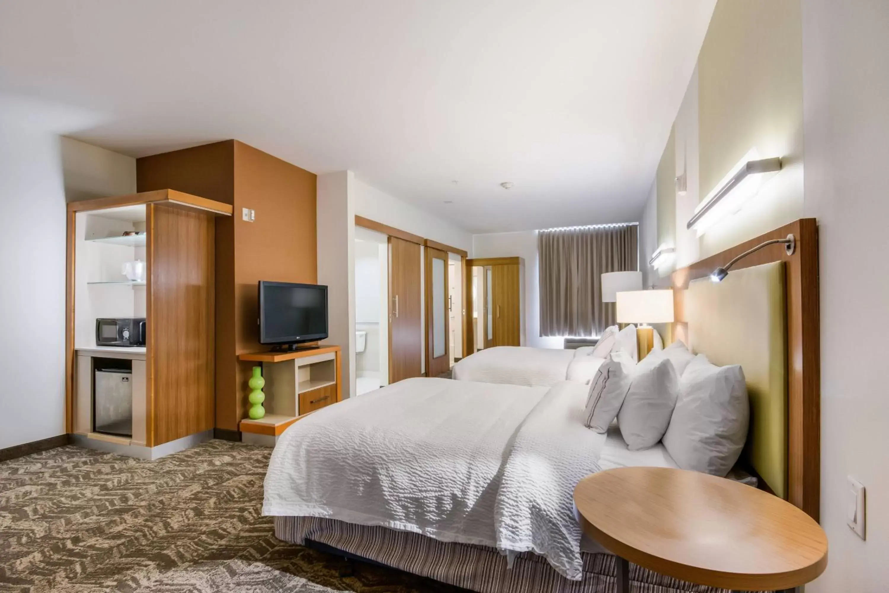 Bedroom, TV/Entertainment Center in SpringHill Suites by Marriott Enid