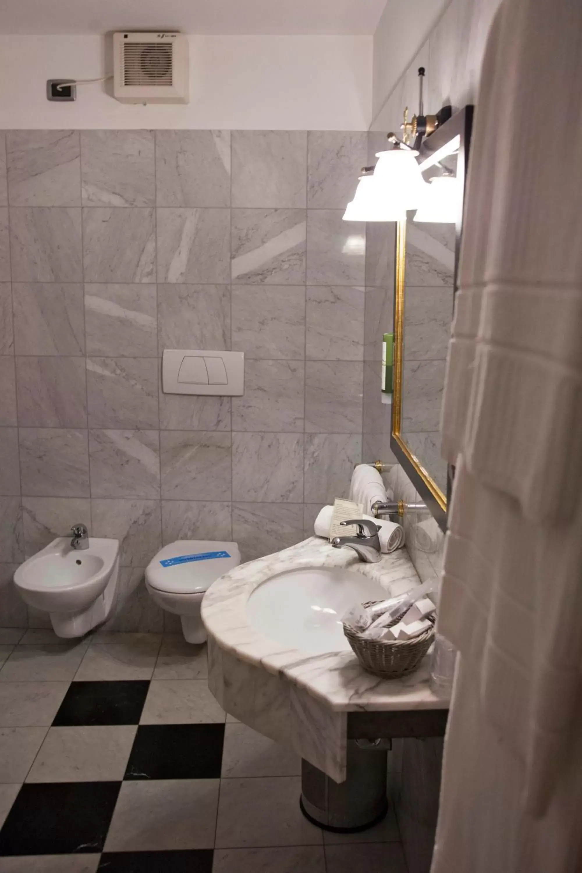 Bathroom in Hotel Villa Policreti