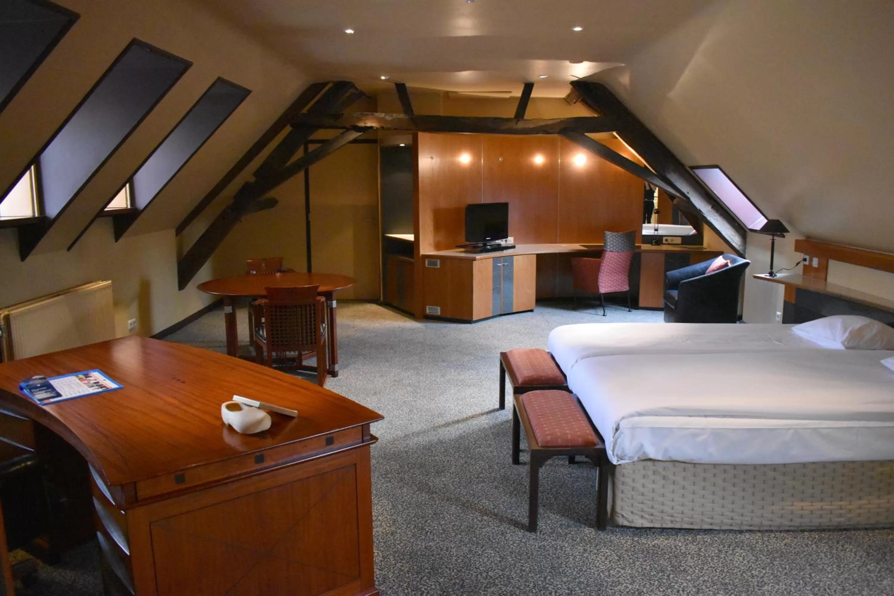 Photo of the whole room, Bed in Fletcher Hotel-Restaurant Kasteel Erenstein