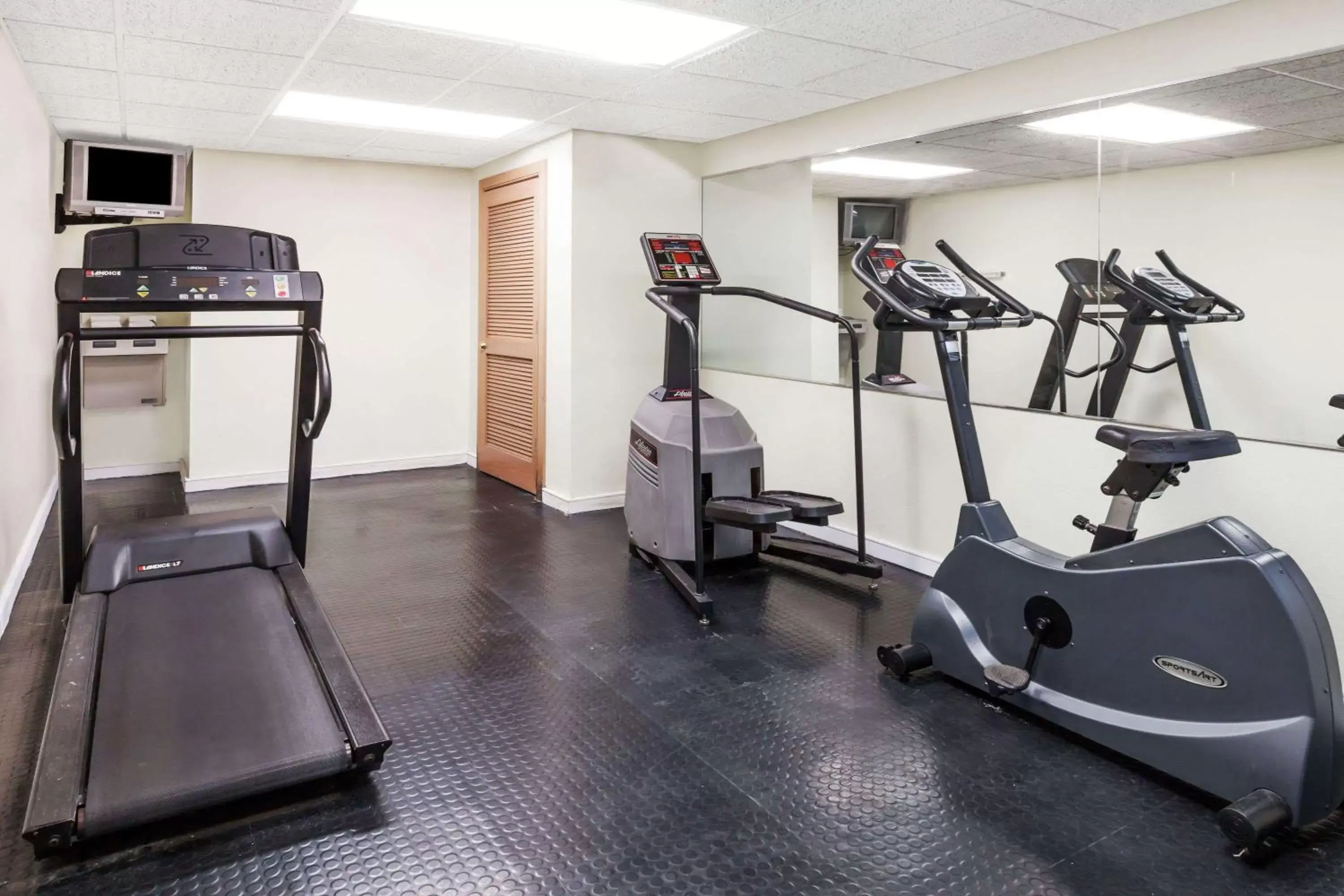 Fitness centre/facilities, Fitness Center/Facilities in Days Inn by Wyndham Irving Grapevine DFW Airport North