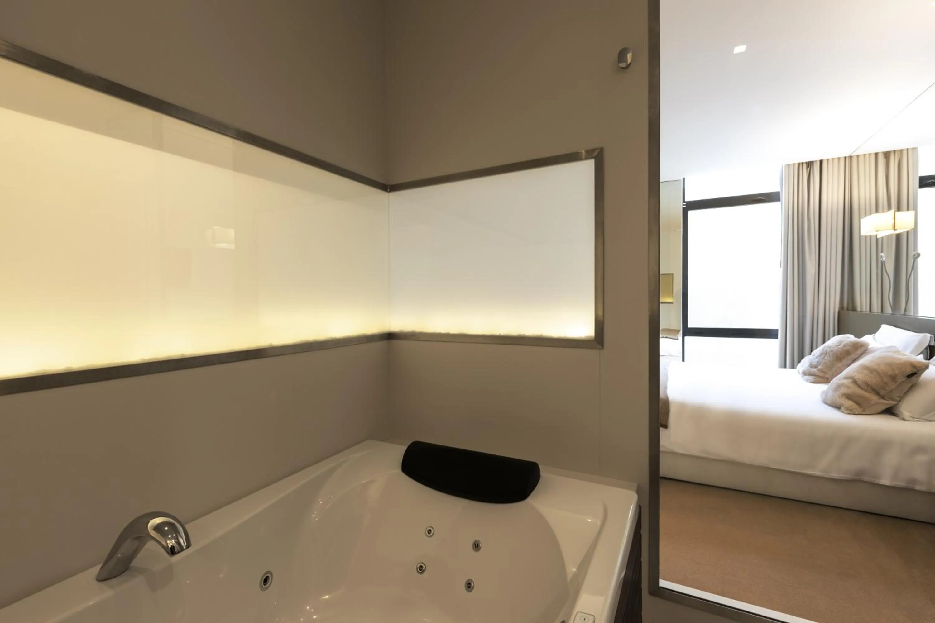 Bathroom, Bed in Tempus Hotel & Spa