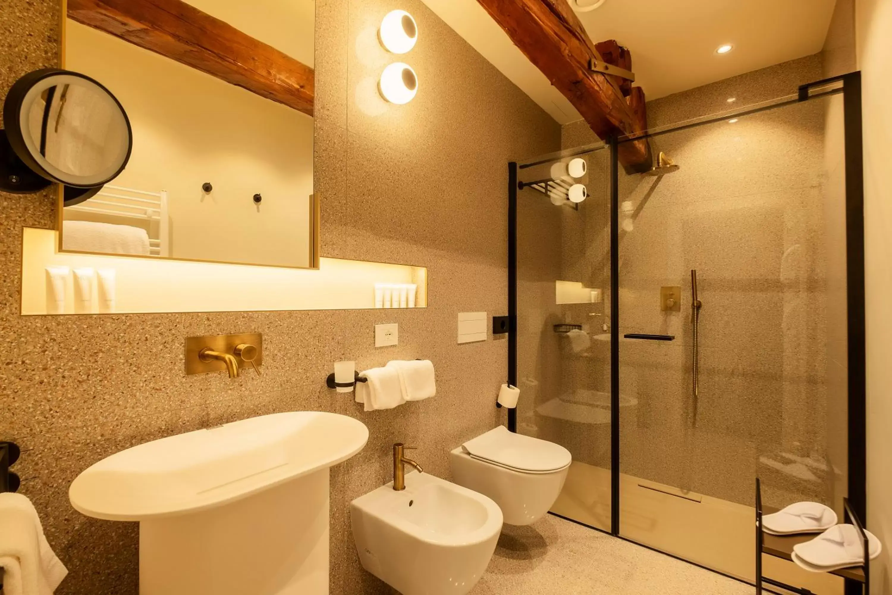 Shower, Bathroom in Hotel Villa Soligo - Small Luxury Hotels of the World