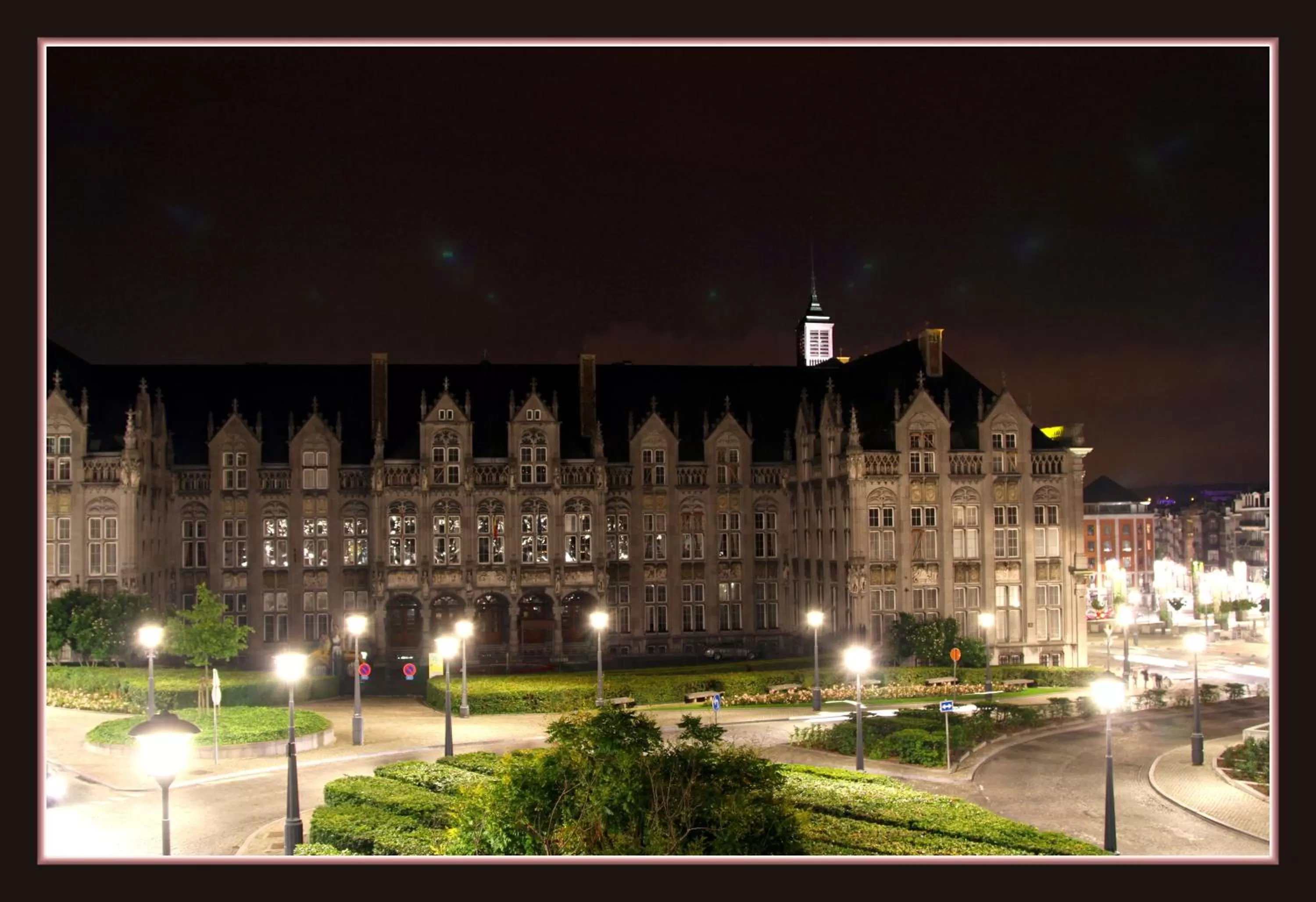 Property building in Hôtel Les Acteurs