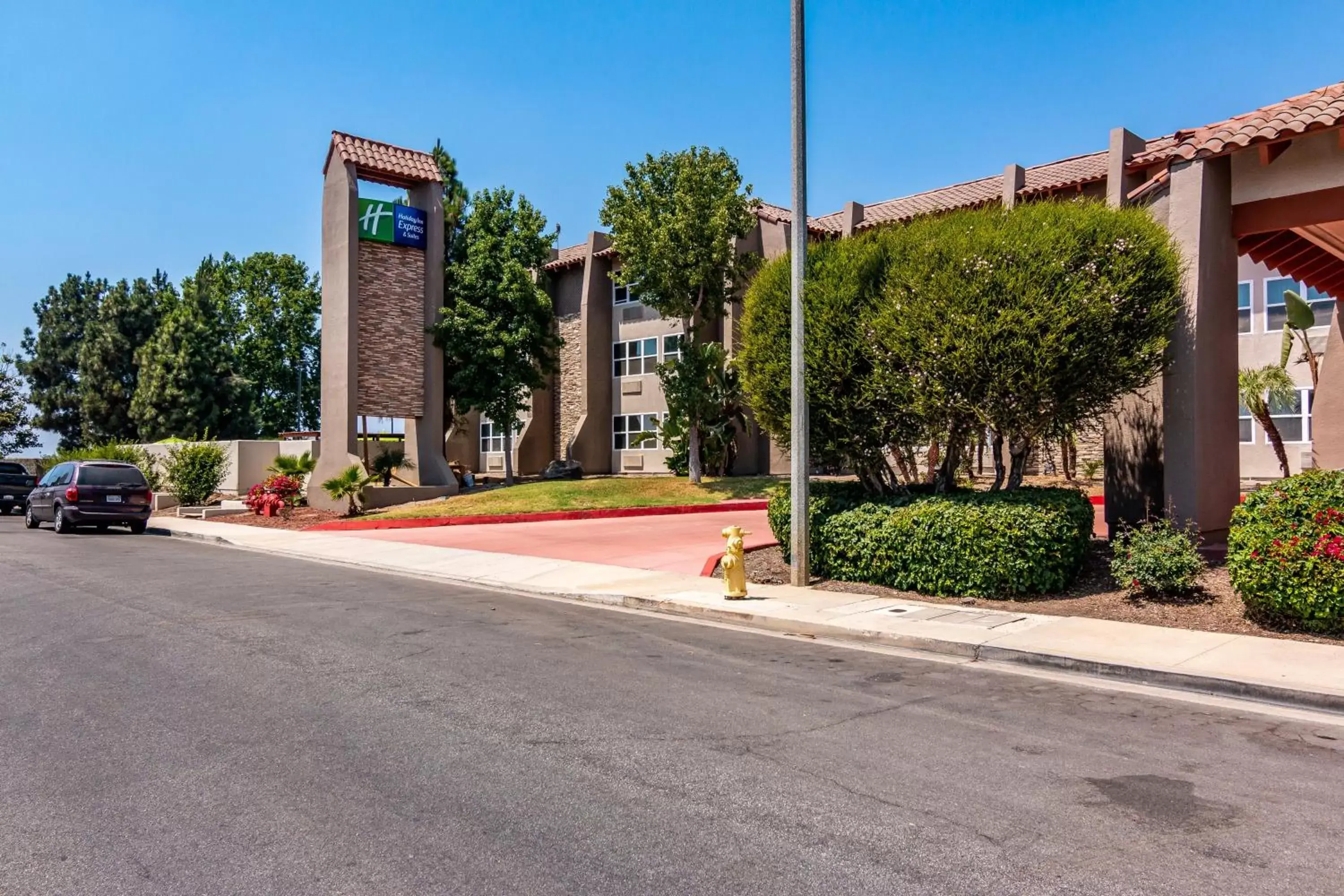 Property Building in Holiday Inn Express & Suites Camarillo, an IHG Hotel