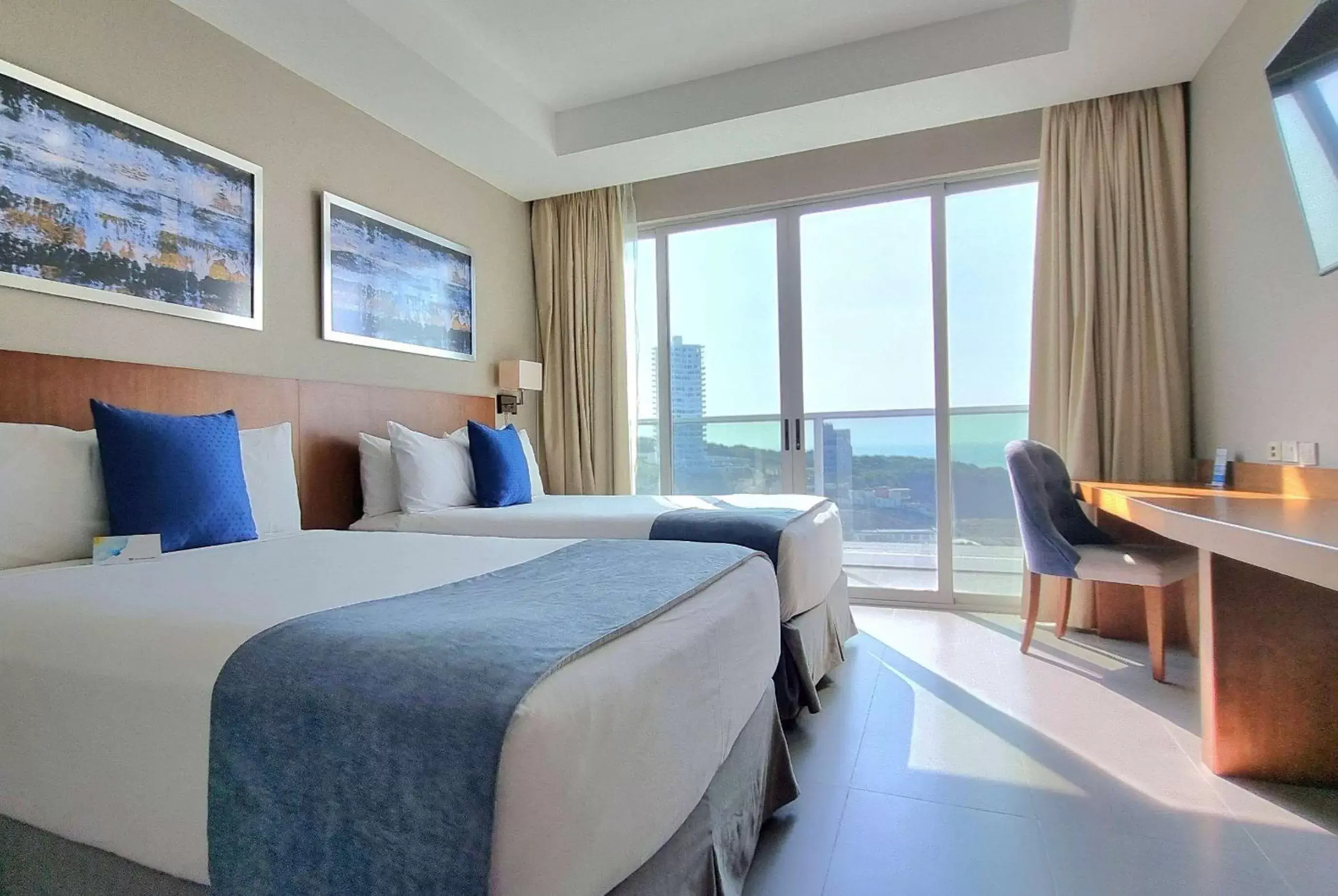 Photo of the whole room, Bed in Wyndham Manta Sail Plaza Hotel and Convention Center Photo of the whole room, Bed in Wyndham Manta Sail Plaza Hotel and Convention Center