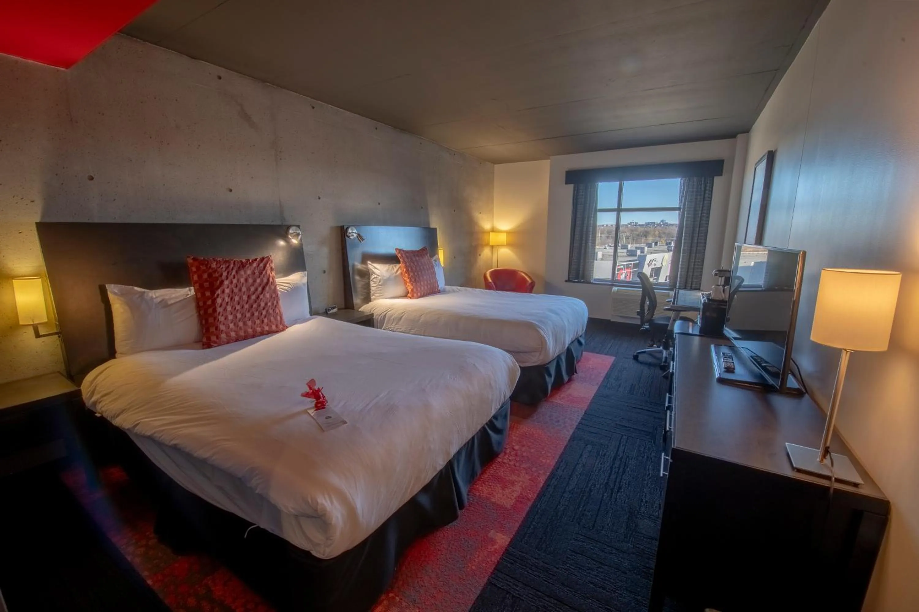 Bed in Grand Times Hotel – Aeroport de Quebec