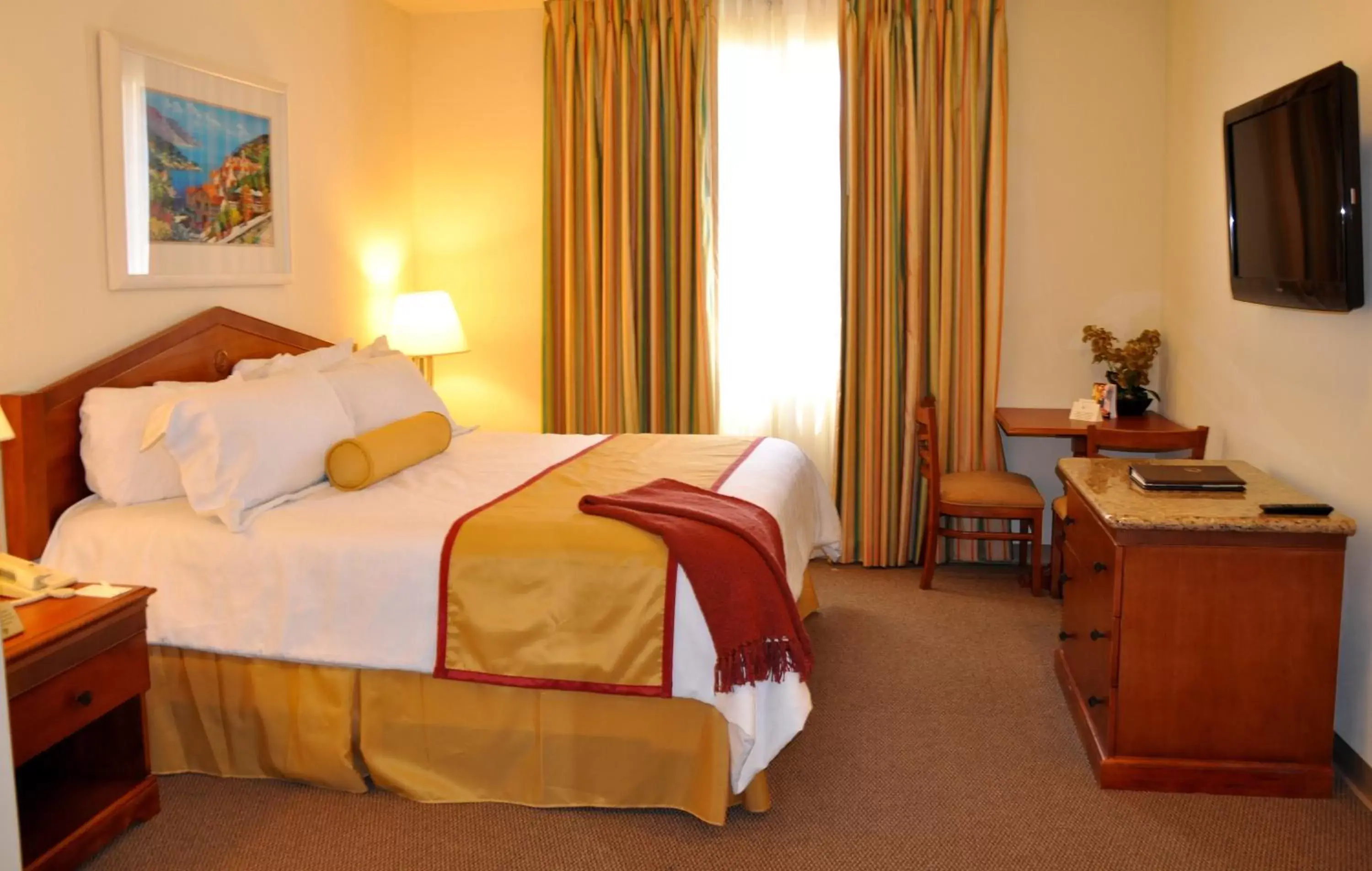 Bedroom, Bed in Club de Soleil All-Suite Resort