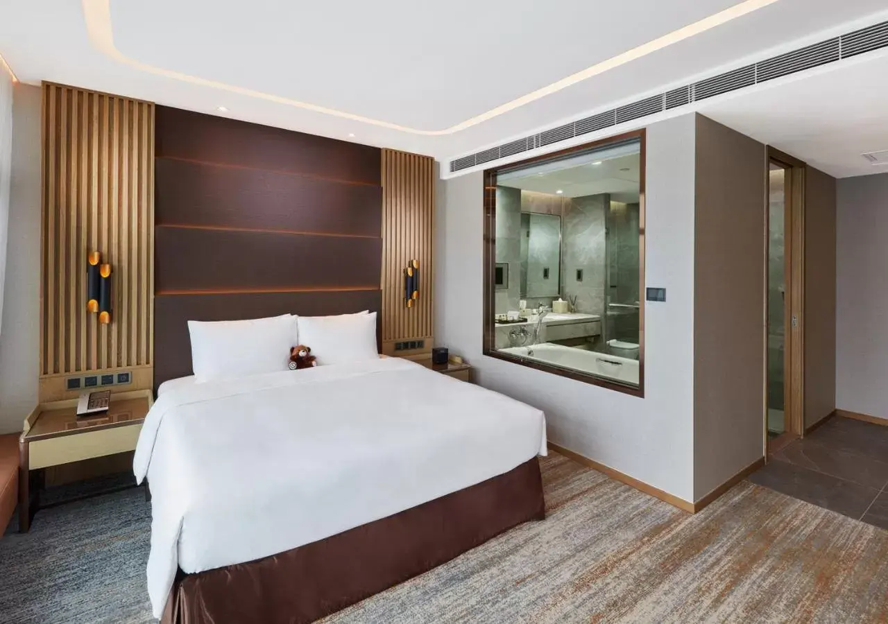 Shower, Bed in One-Eight-One Hotel & Serviced Residences